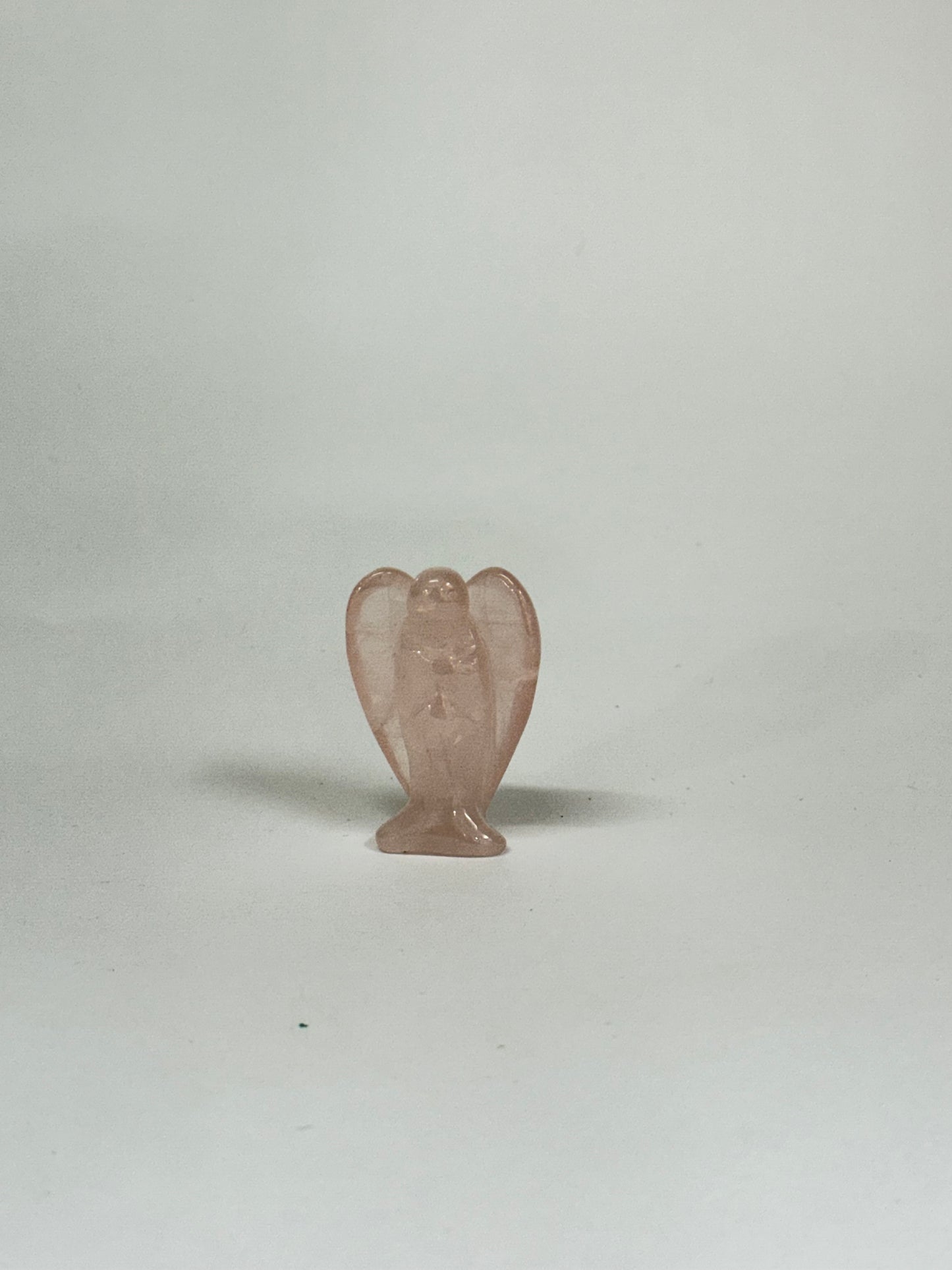 Ange en Quartz Rose – Figurine en pierre naturelle