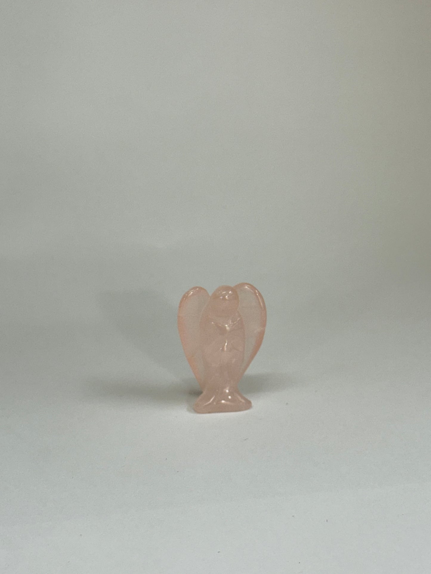 Ange en Quartz Rose – Figurine en pierre naturelle