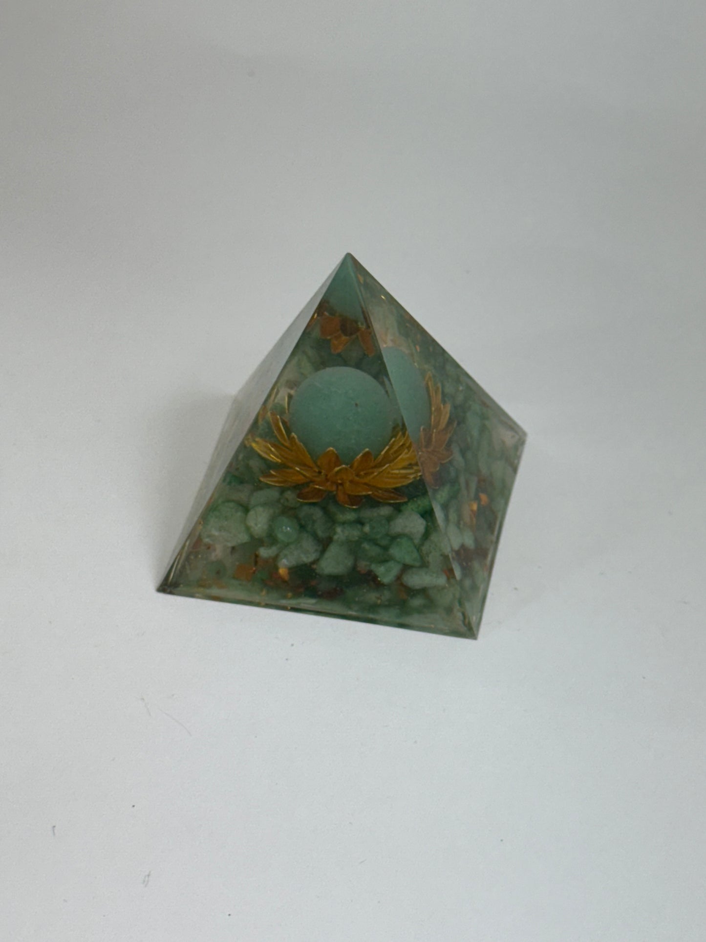 Pyramide orgonite – Aventurine verte & Harmonie du cœur