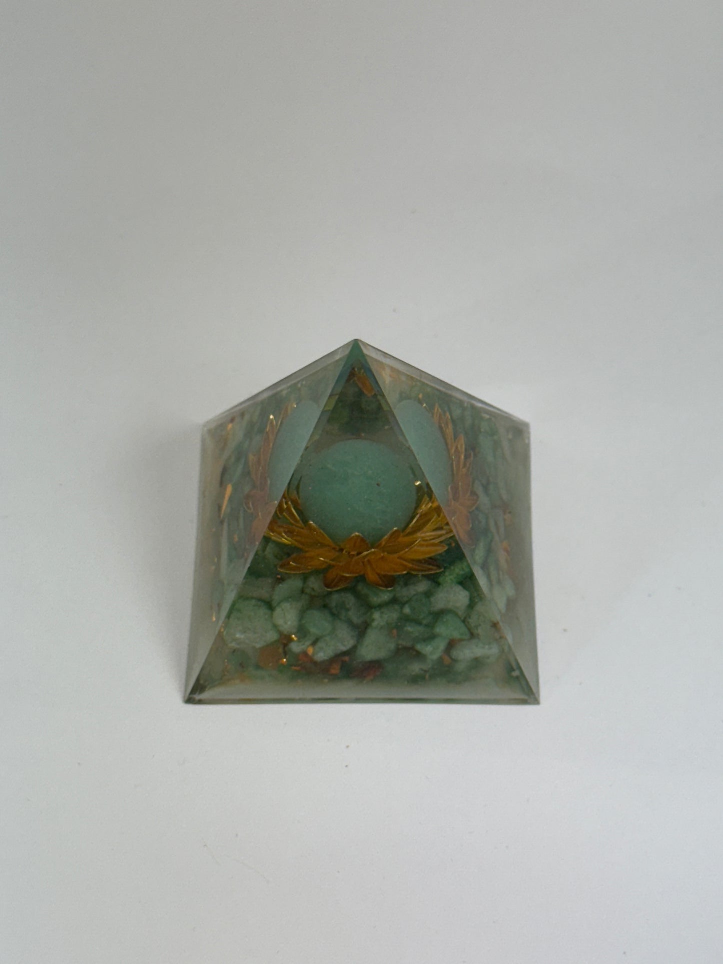 Pyramide orgonite – Aventurine verte & Harmonie du cœur