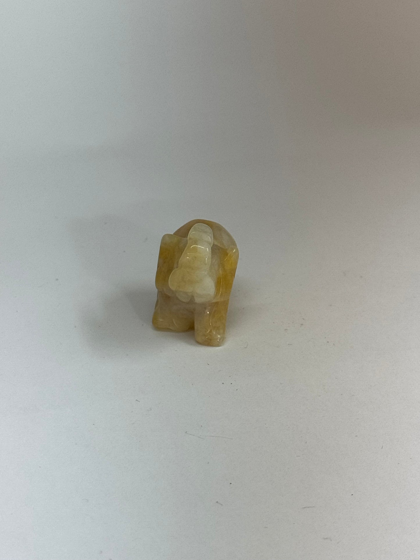 Éléphant Porte-Bonheur en Citrine – Sculpture en Pierre Naturelle