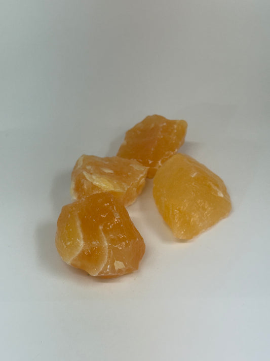 Calcite Orange Brute – Énergie, Créativité et Féminité