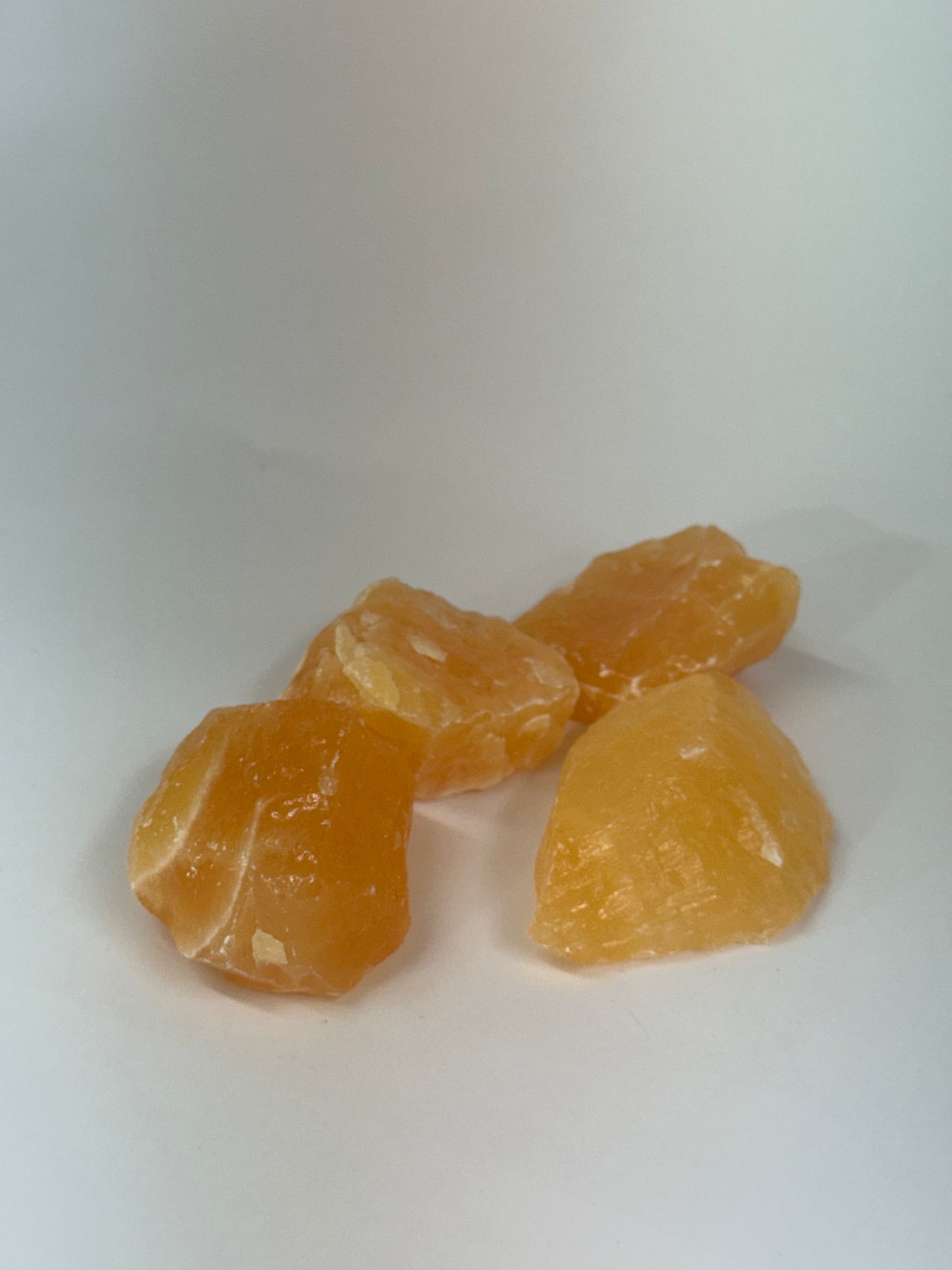 Calcite Orange Brute – Énergie, Créativité et Féminité