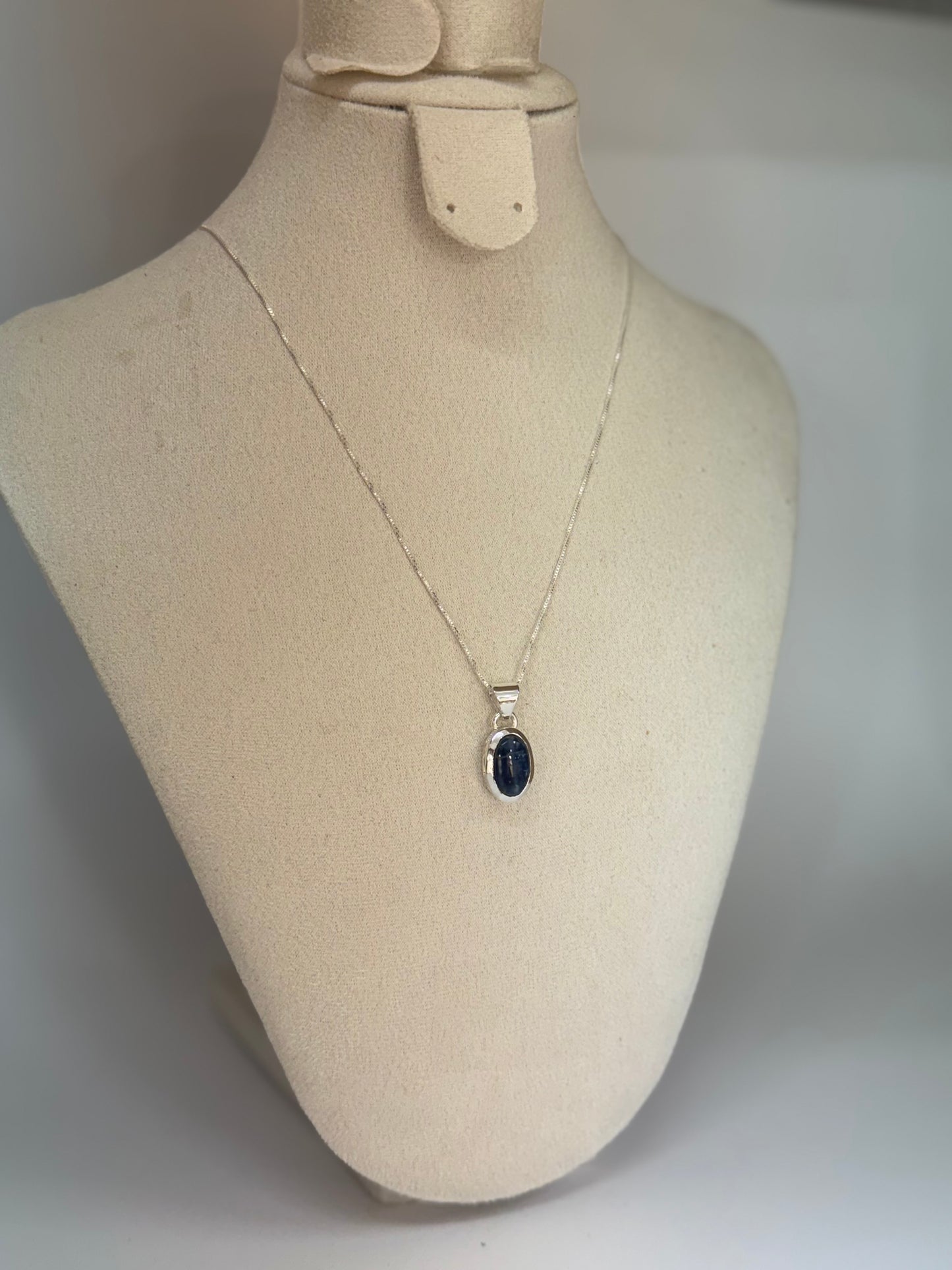 Pendentif en Chrysoprase – Apaisement et Renouveau