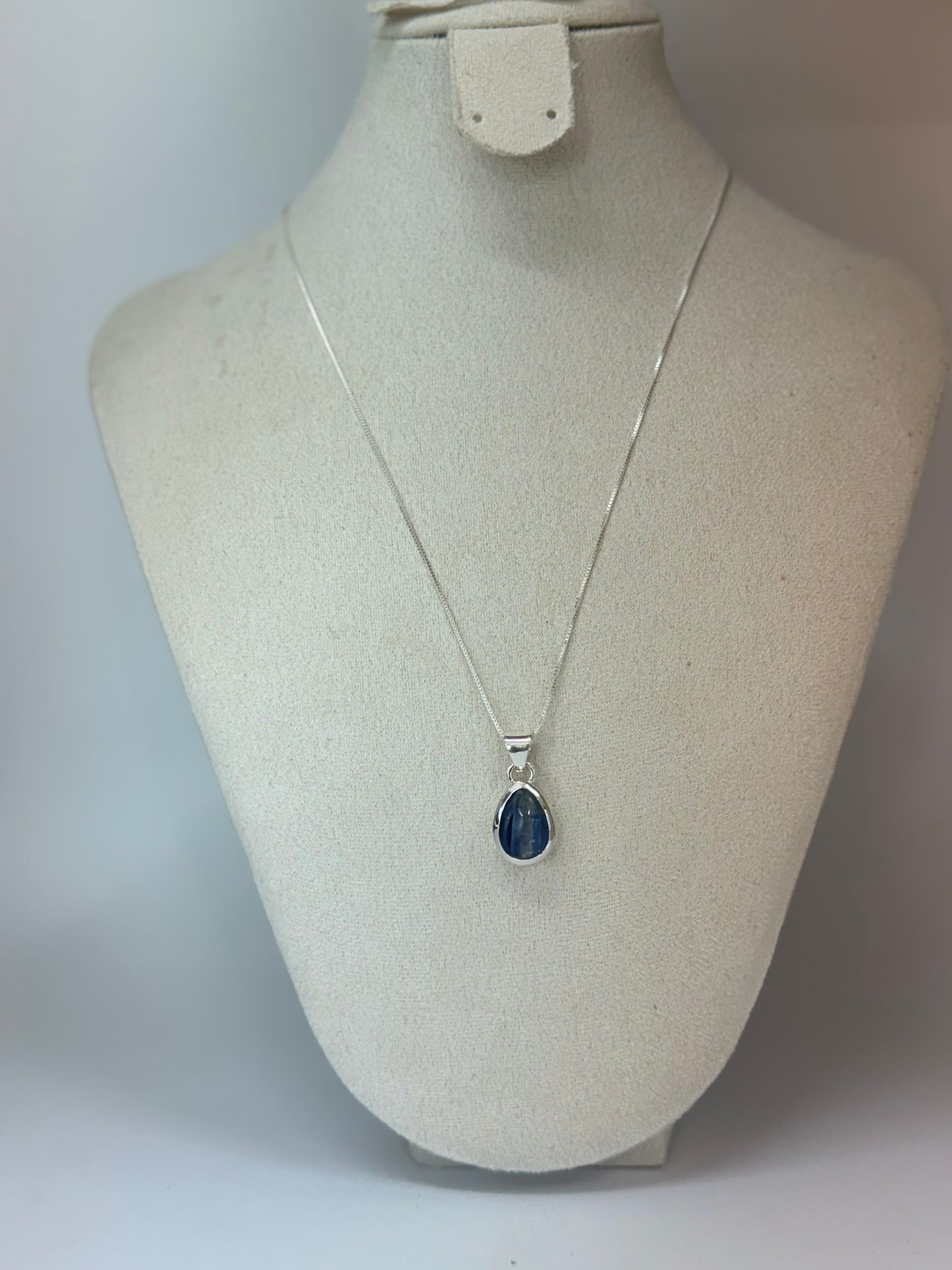 Pendentif en Chrysoprase – Fraîcheur et Renouveau