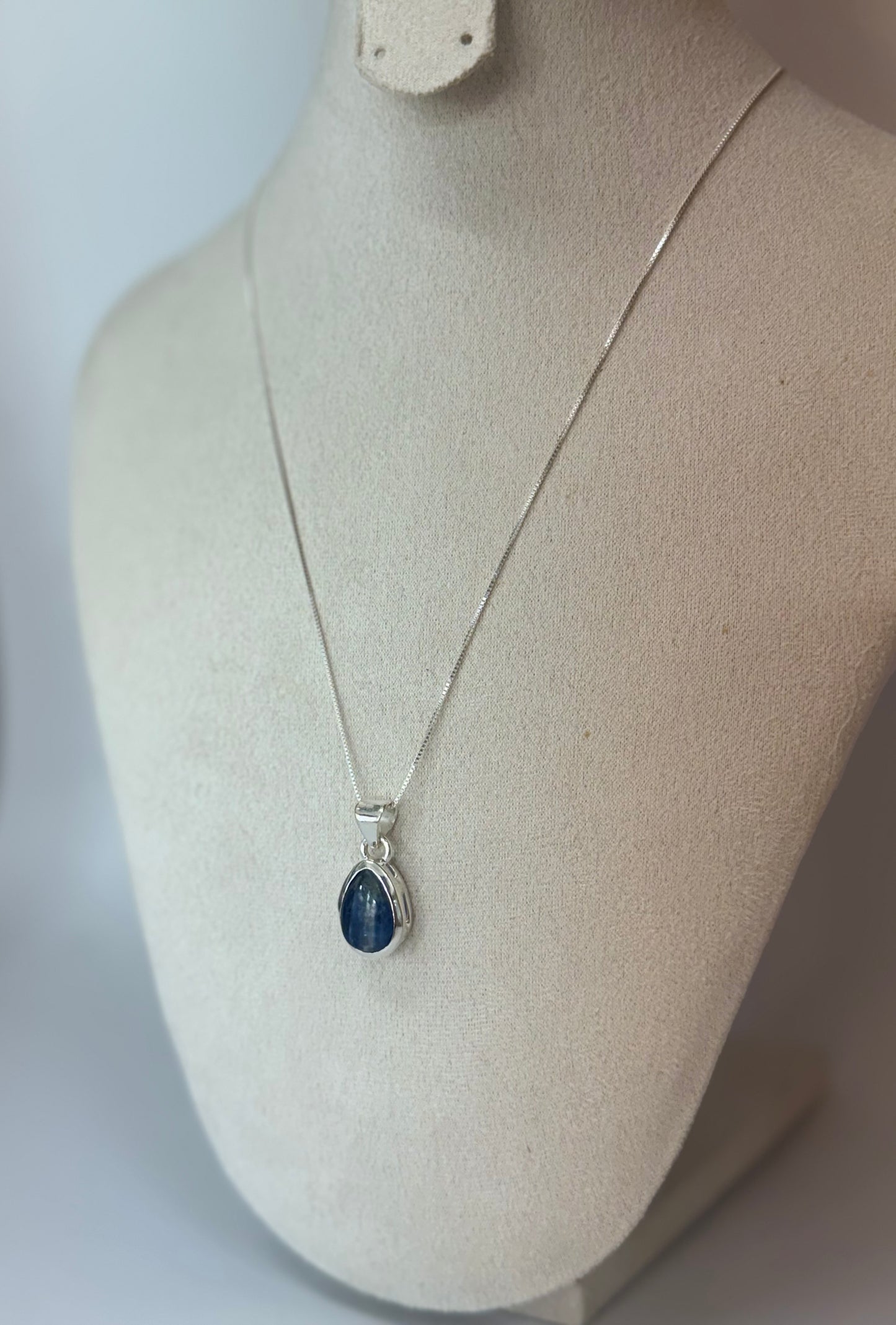 Pendentif en Chrysoprase – Fraîcheur et Renouveau