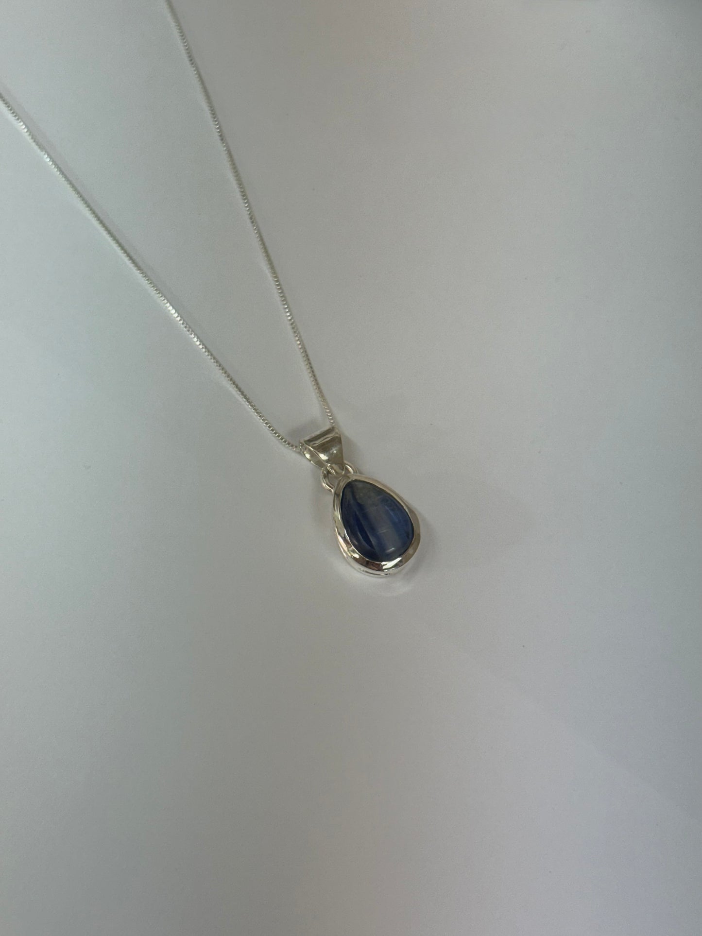 Pendentif en Chrysoprase – Fraîcheur et Renouveau