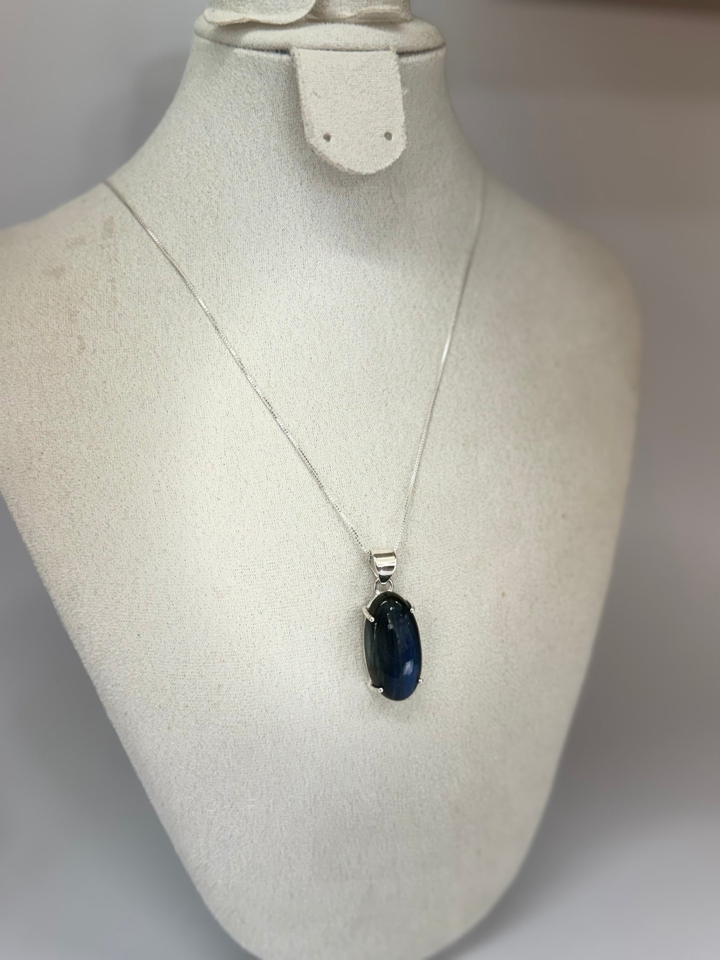 Pendentif en Labradorite – Protection et Intuition