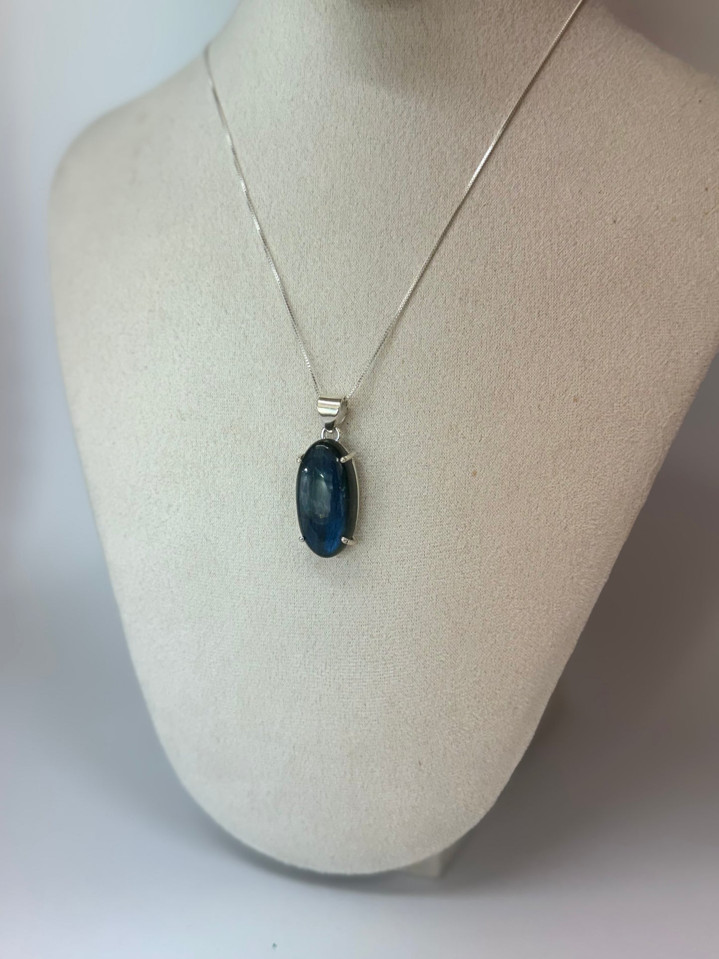 Pendentif en Labradorite – Protection et Intuition