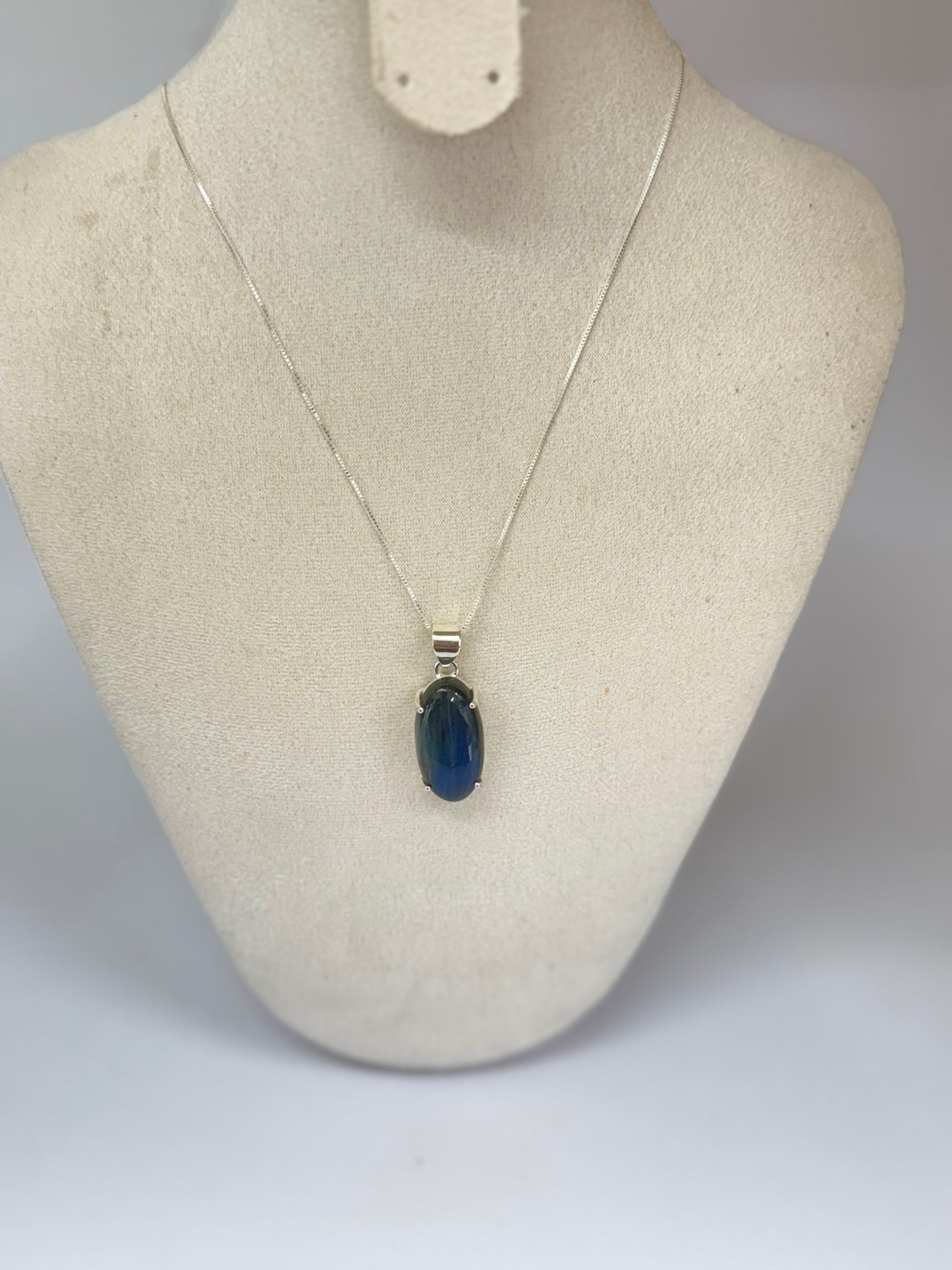 Pendentif en Labradorite – Protection et Intuition