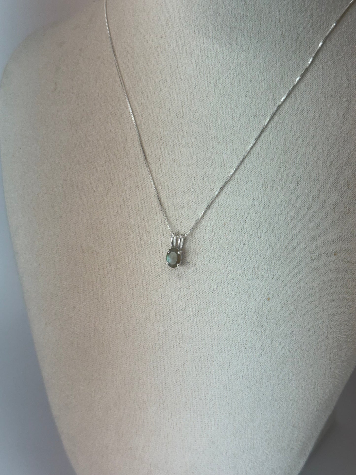 Pendentif en Labradorite – Éclat Mystique & Protection