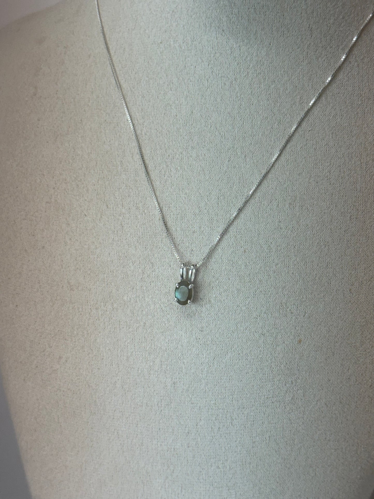 Pendentif en Labradorite – Éclat Mystique & Protection