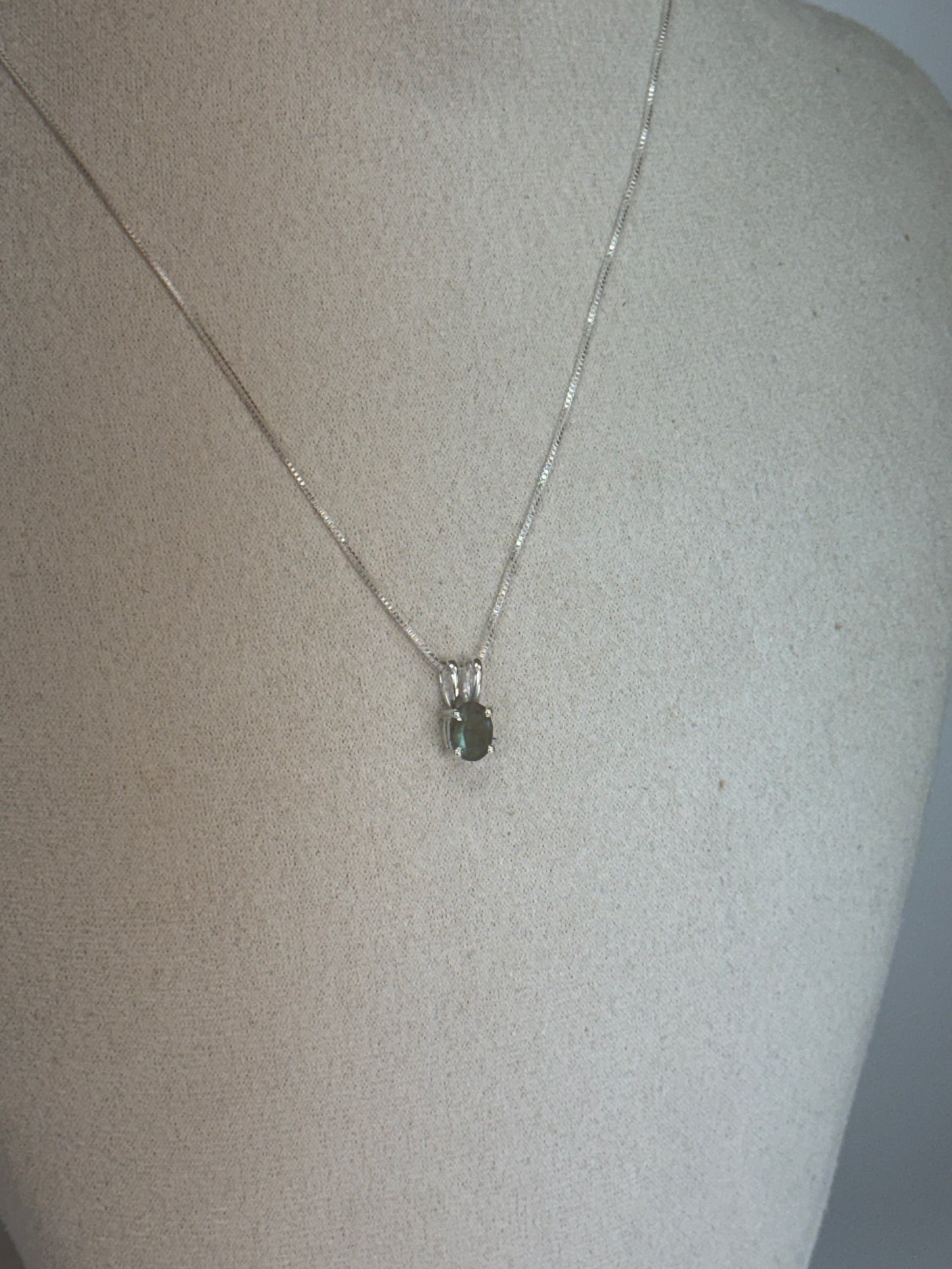 Pendentif en Labradorite – Éclat Mystique & Protection