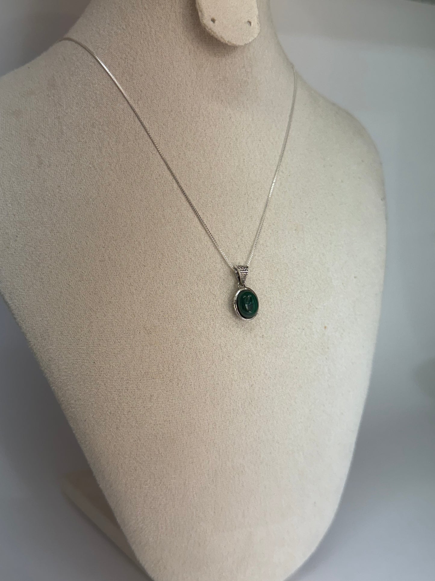 Pendentif en Malachite – Pierre de Transformation et de Protection