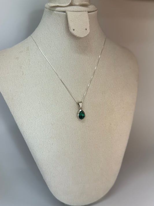 Pendentif Goutte en Malachite – Énergie et Élégance