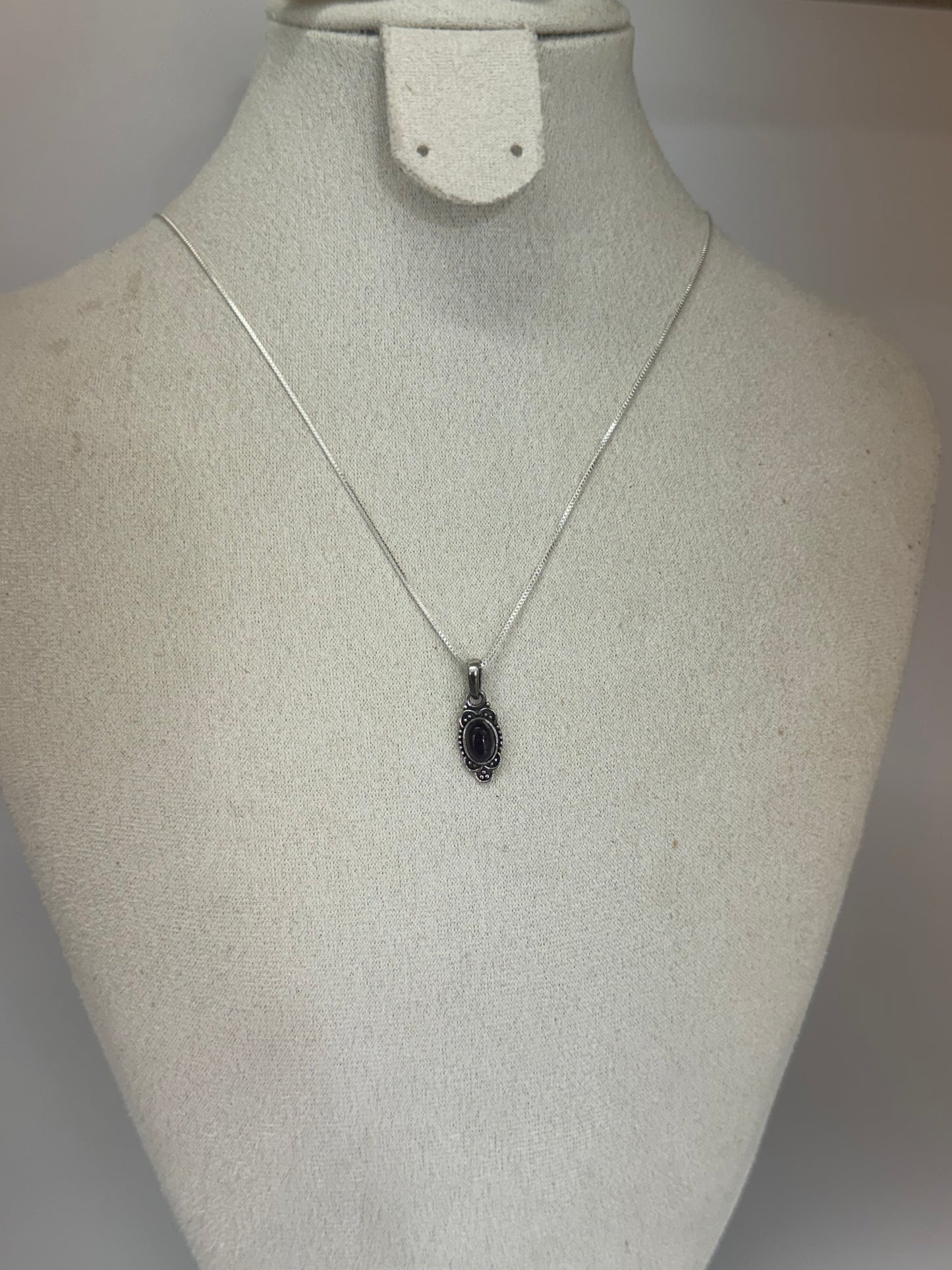 Pendentif Ovale en Améthyste – Élégance Spirituelle
