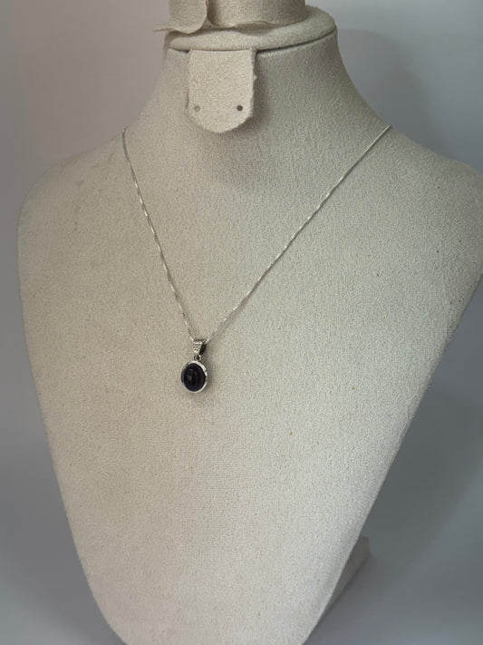 Pendentif Rond en Améthyste – Élégance Minimaliste