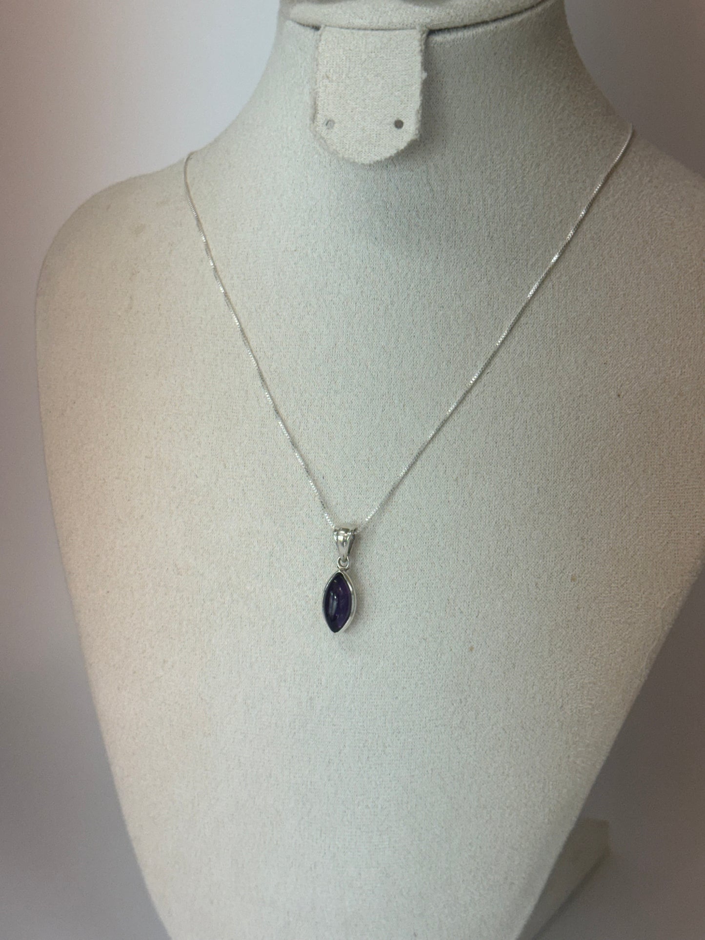 Pendentif en Améthyste – Élégance Spirituelle