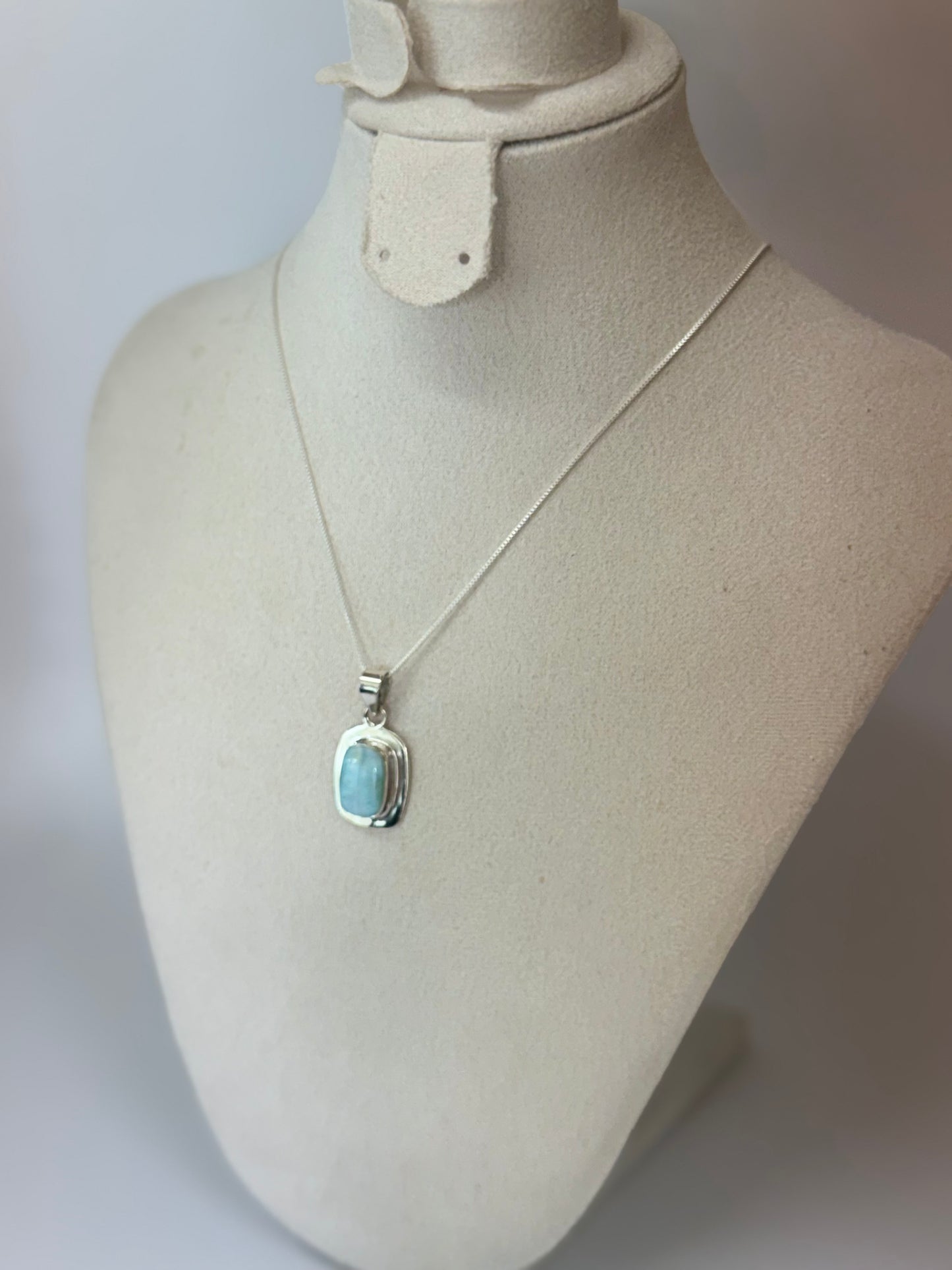 Pendentif en Larimar – Apaisement et Communication