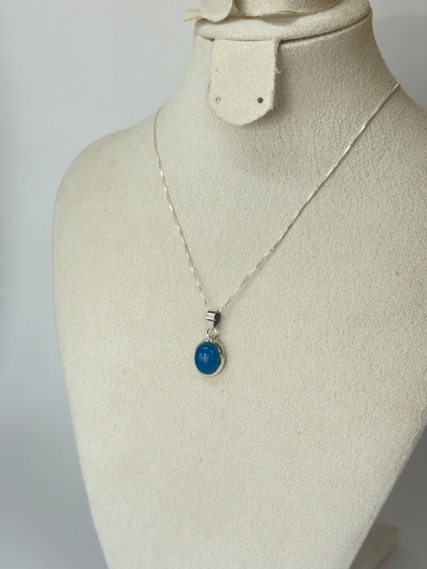 Pendentif en Cyanite bleue naturelle