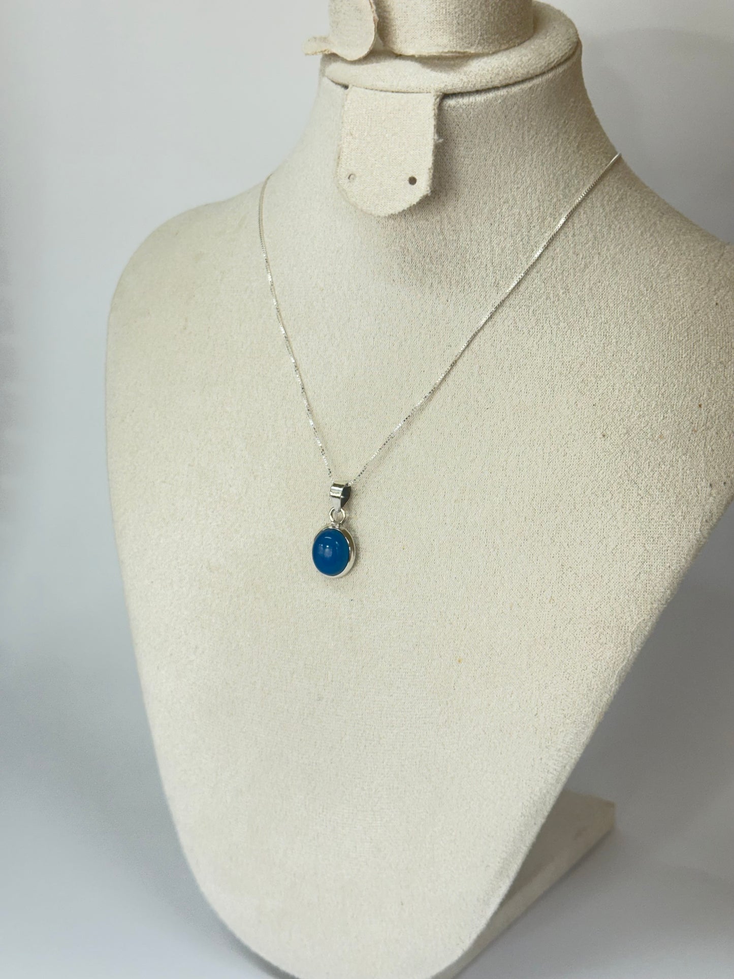 Pendentif en Cyanite bleue naturelle