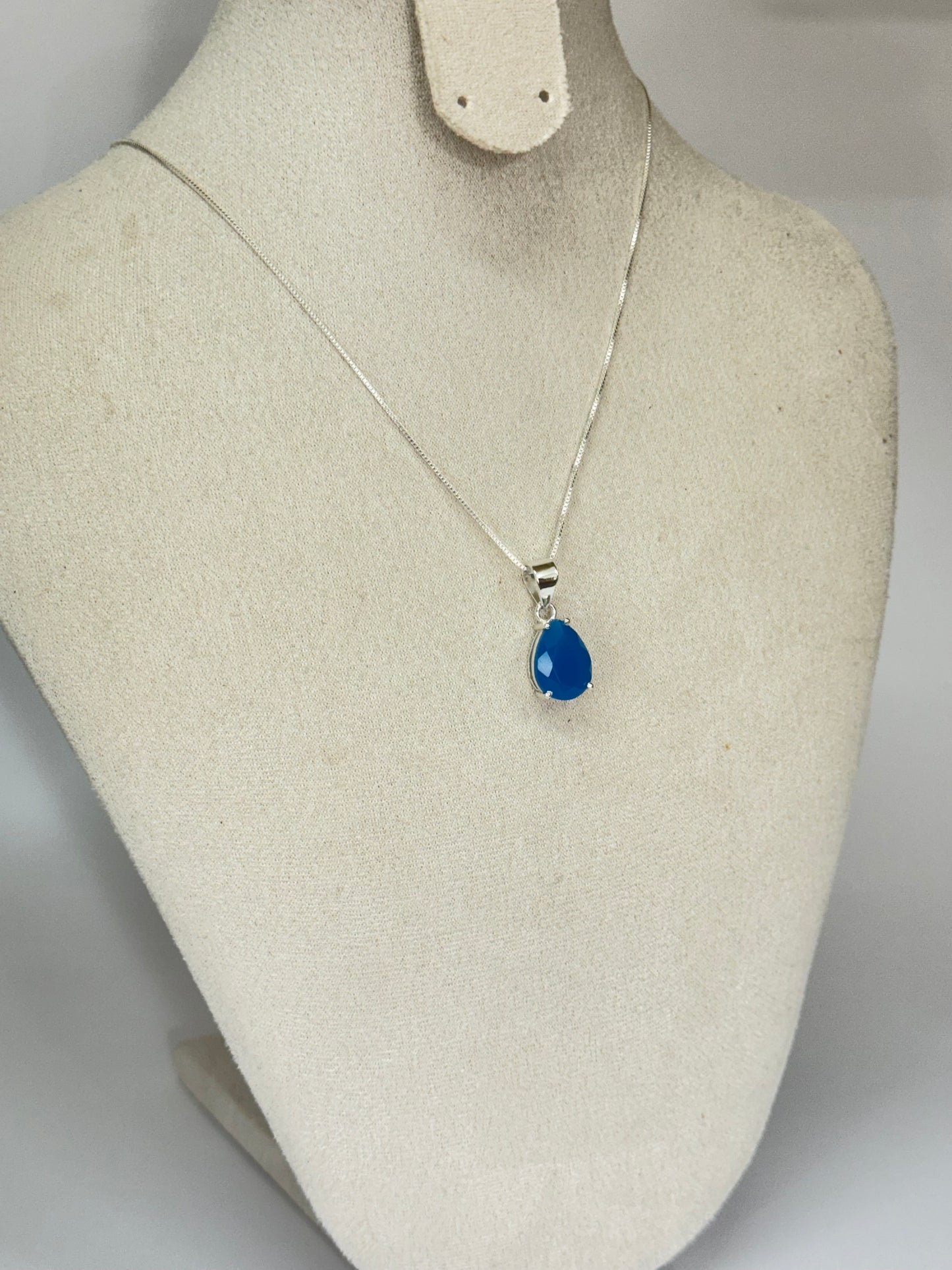 Pendentif en Cyanite bleue facettée