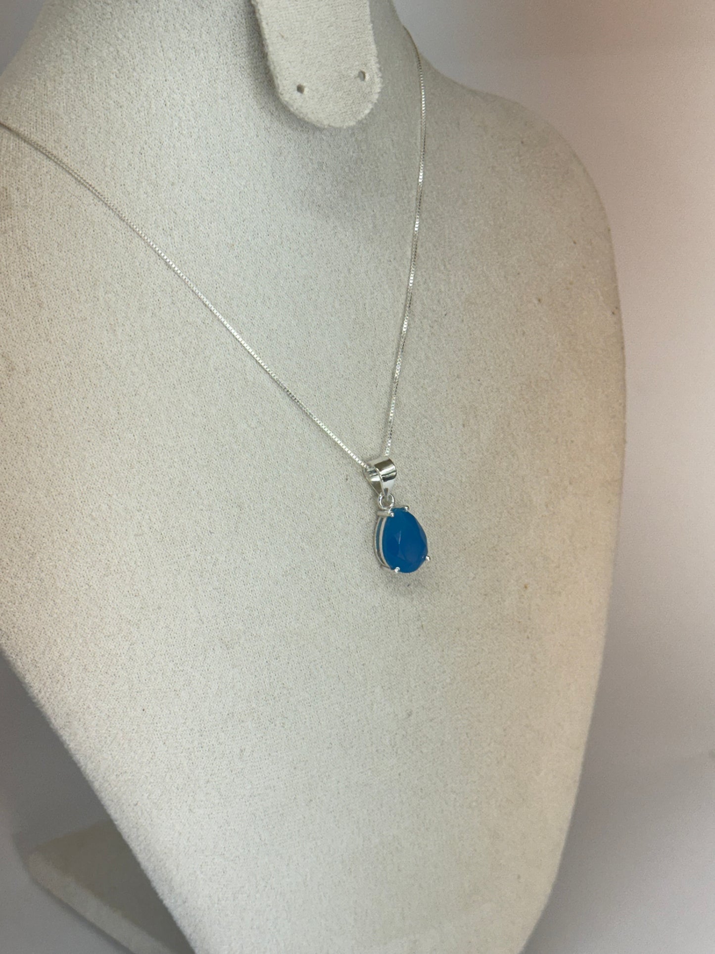Pendentif en Cyanite bleue facettée