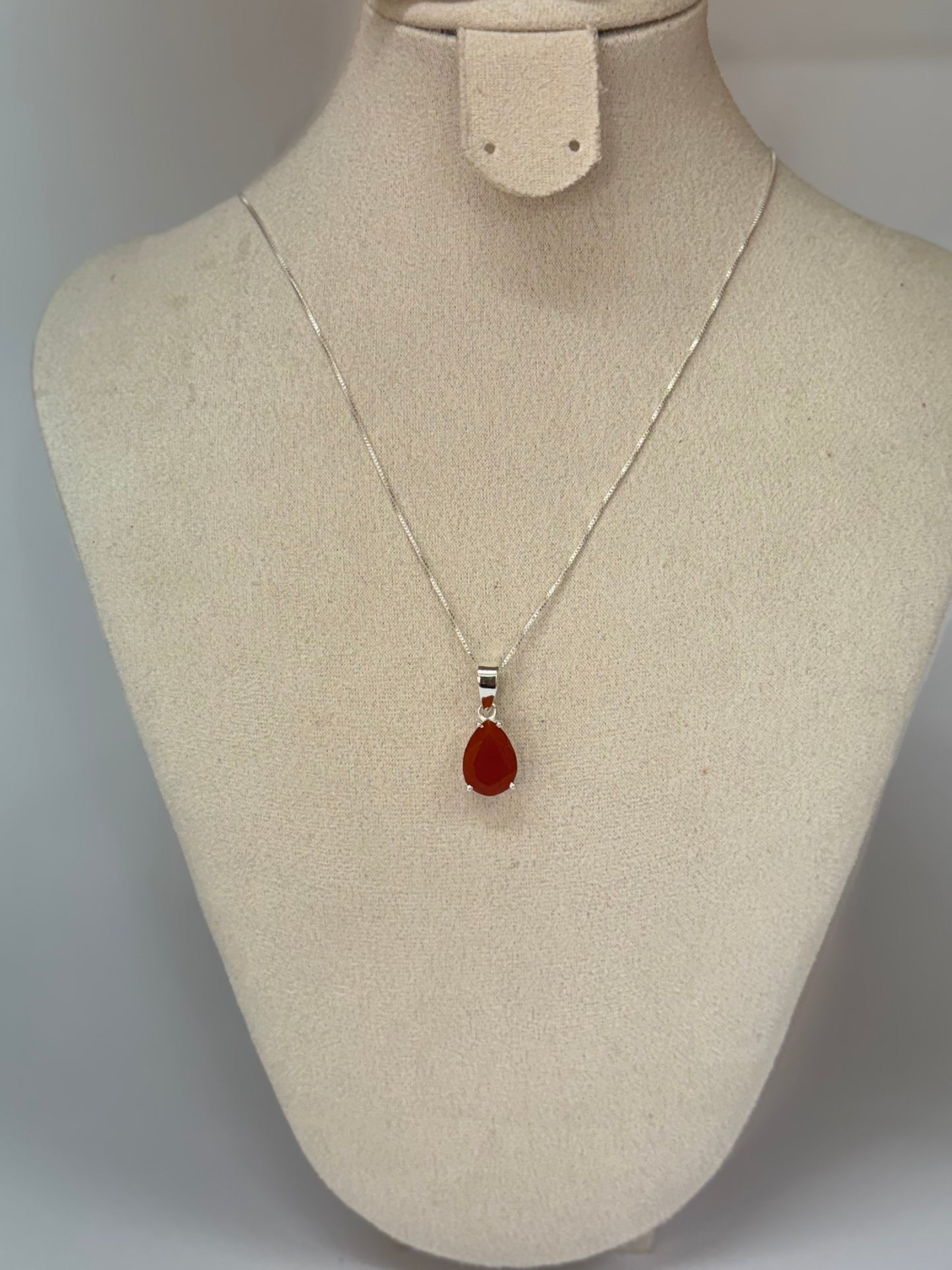 Pendentif Cornaline Facettée – Éclat et chaleur