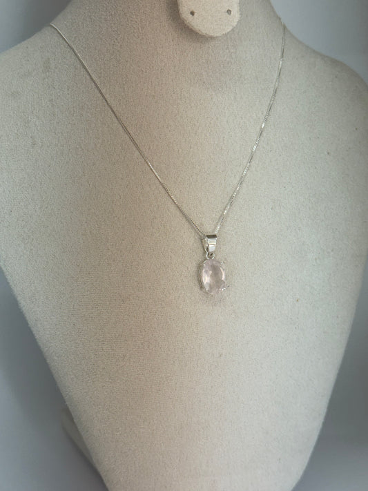 Pendentif Quartz Rose – Tendresse et harmonie