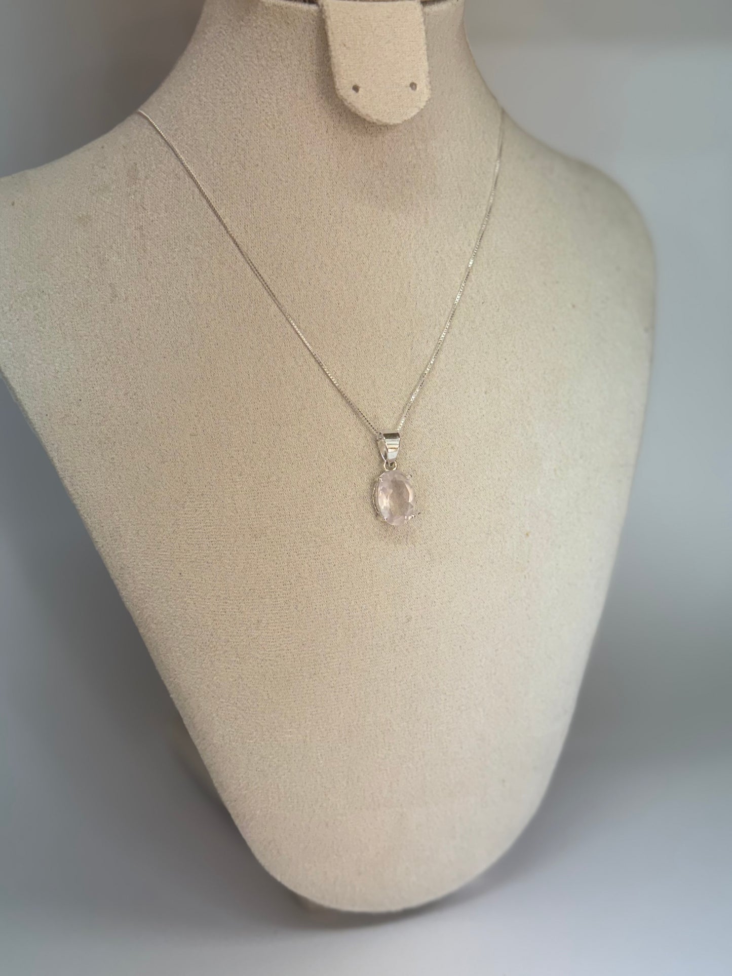 Pendentif Quartz Rose – Tendresse et harmonie