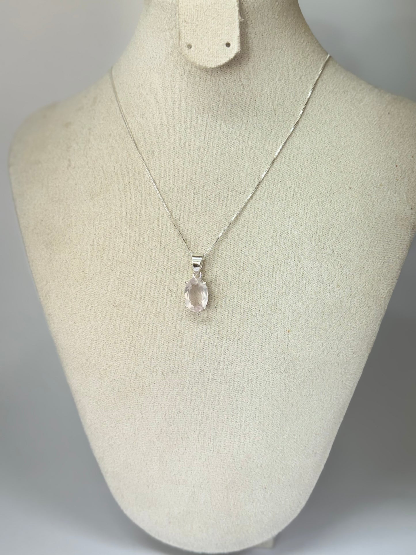 Pendentif Quartz Rose – Tendresse et harmonie