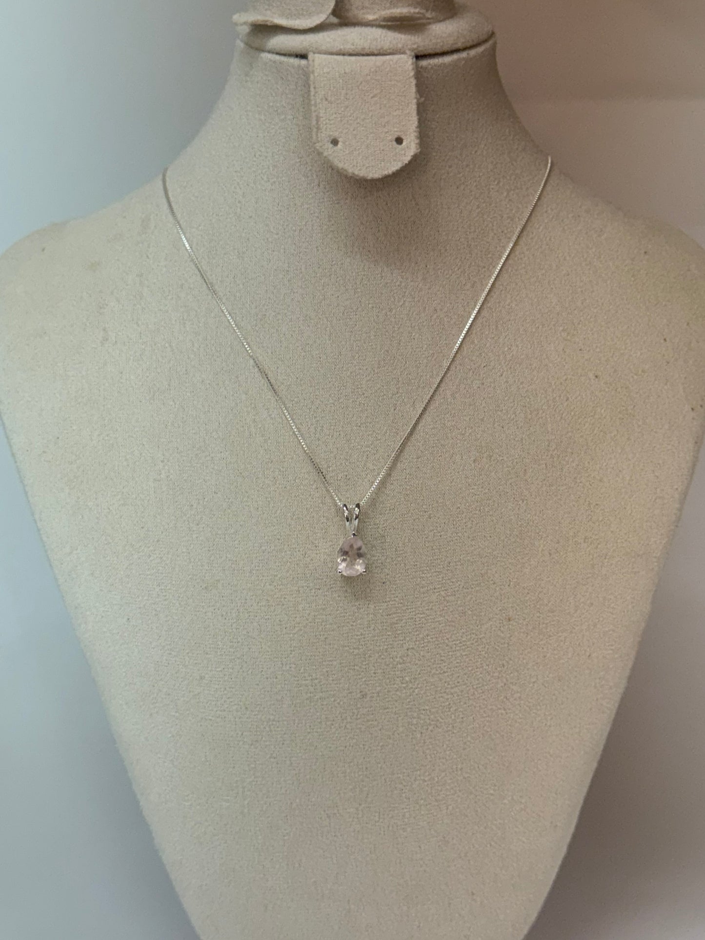 Pendentif Quartz Rose – Éclat de douceur