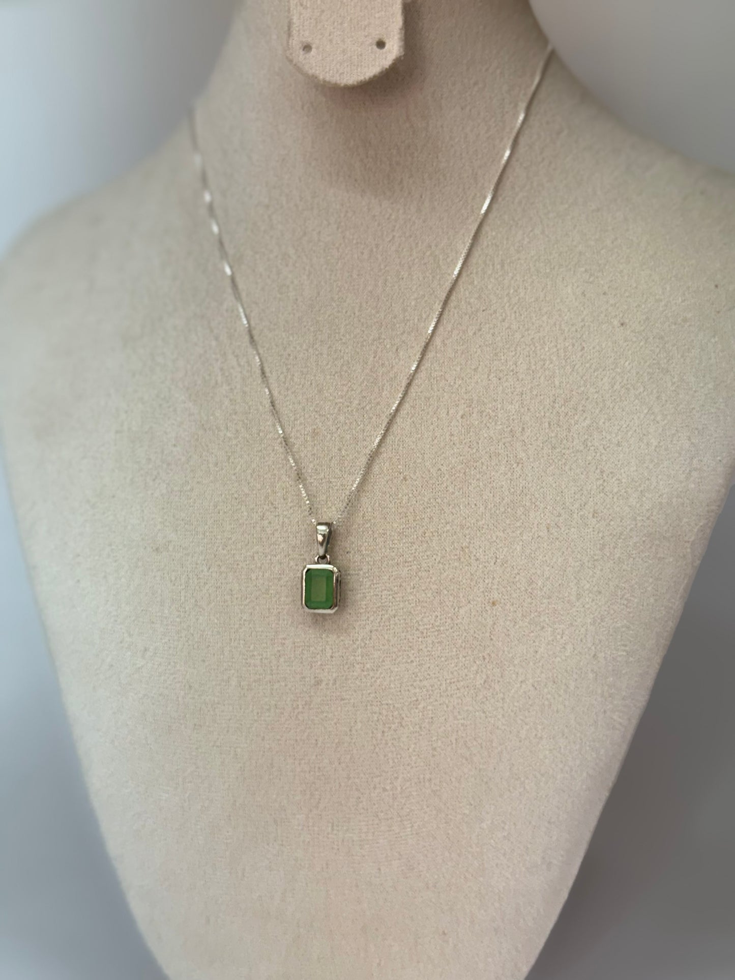 Pendentif Jade Vert – Harmonie & Prospérité