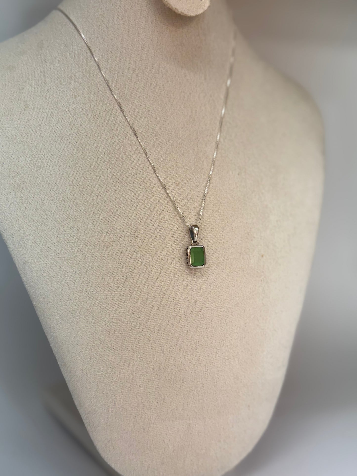 Pendentif Jade Vert – Harmonie & Prospérité