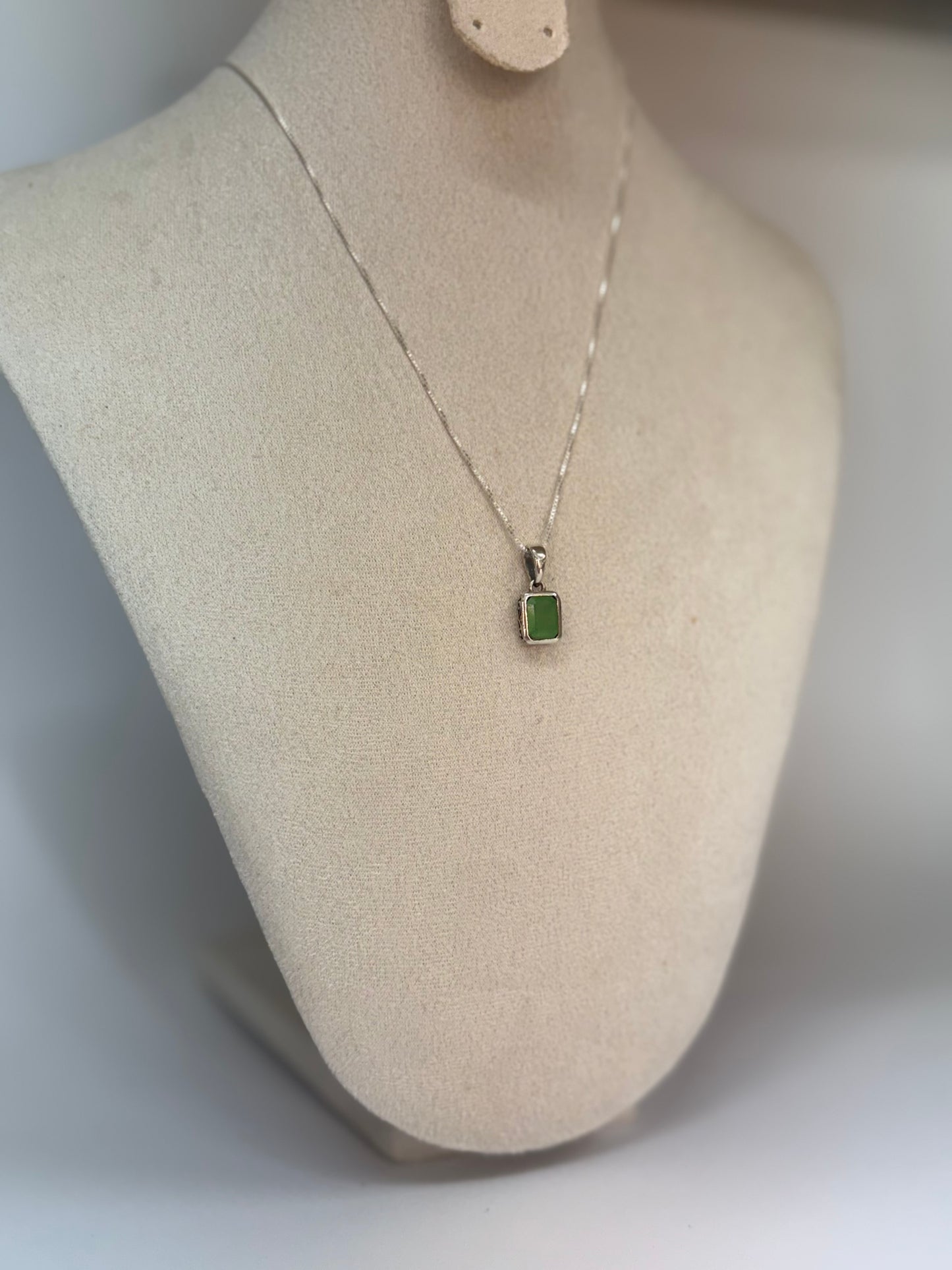 Pendentif Jade Vert – Harmonie & Prospérité