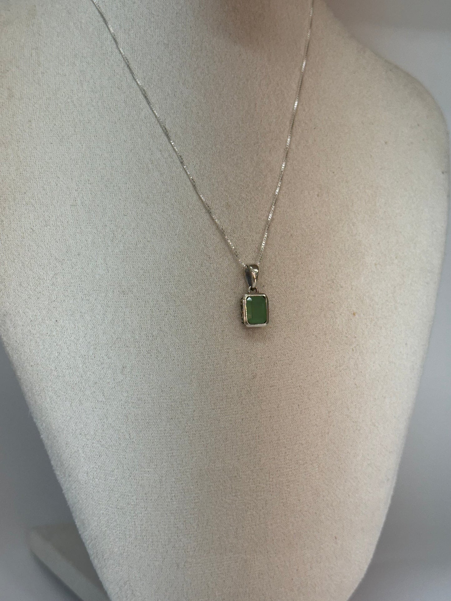 Pendentif Jade Vert – Harmonie & Prospérité
