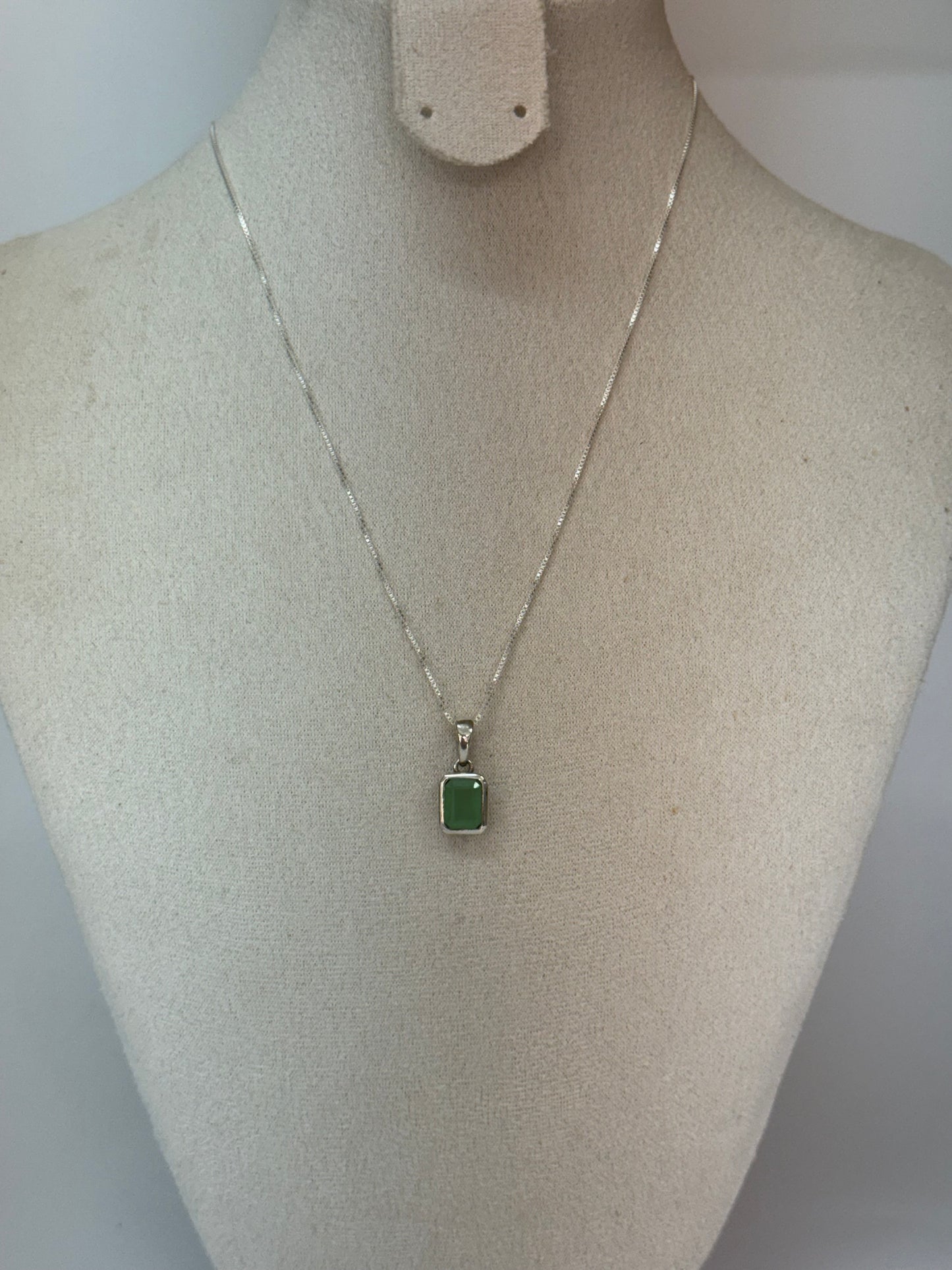 Pendentif Jade Vert – Harmonie & Prospérité