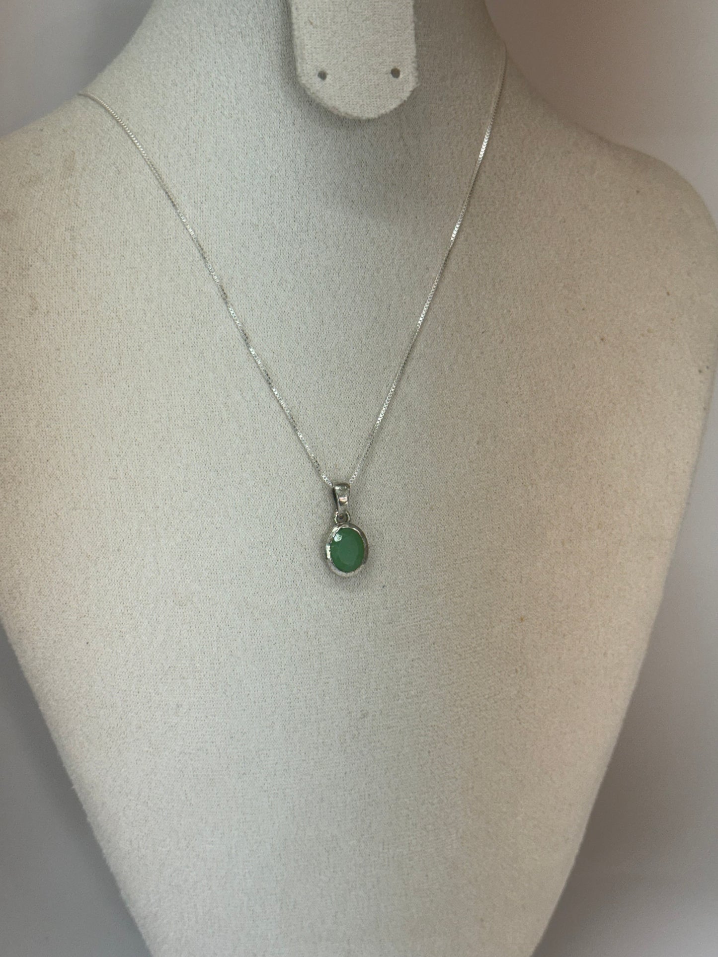 Pendentif Jade Vert Ovale – Équilibre & Protection