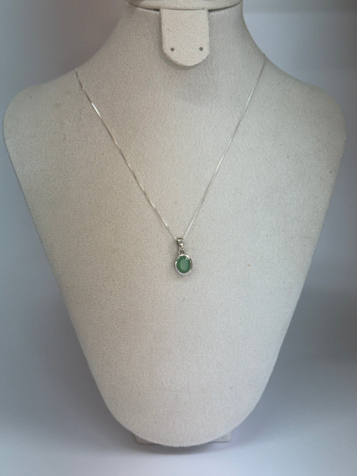 Pendentif Jade Vert Ovale – Équilibre & Protection