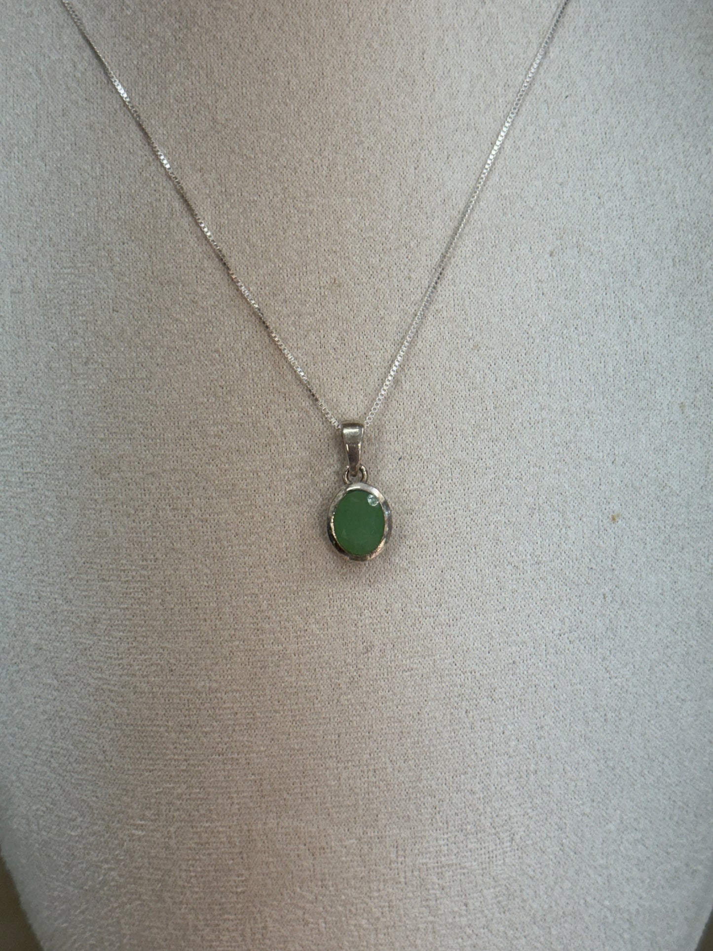 Pendentif Jade Vert Ovale – Équilibre & Protection