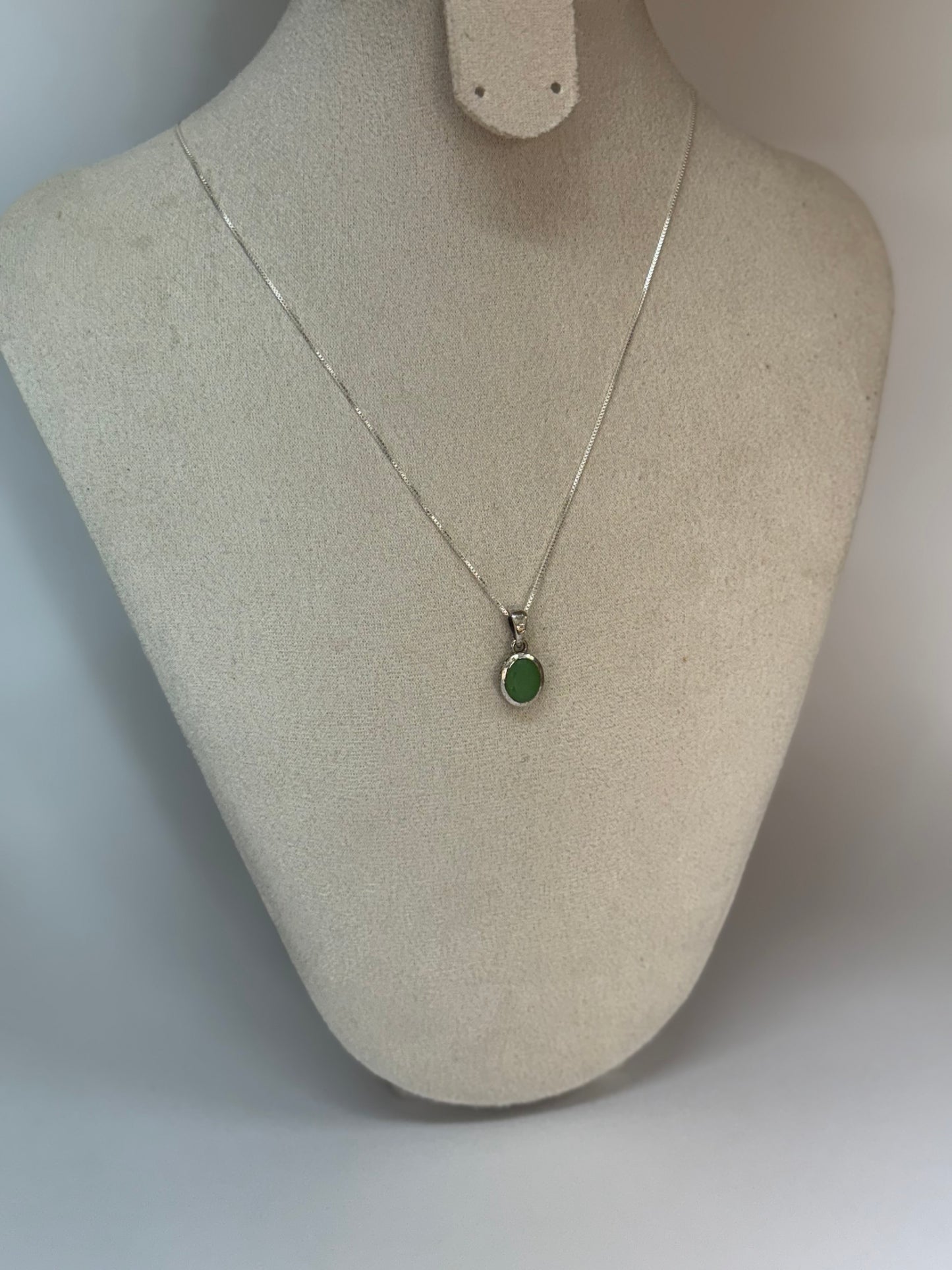 Pendentif Jade Vert Ovale – Équilibre & Protection