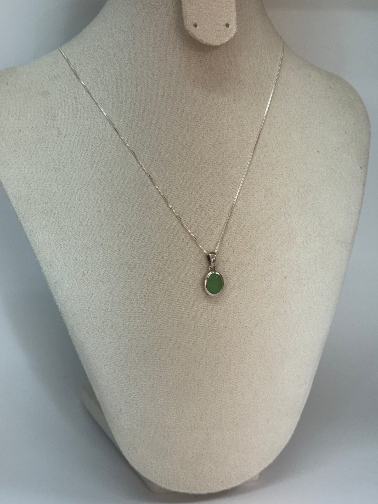Pendentif Jade Vert Ovale – Équilibre & Protection