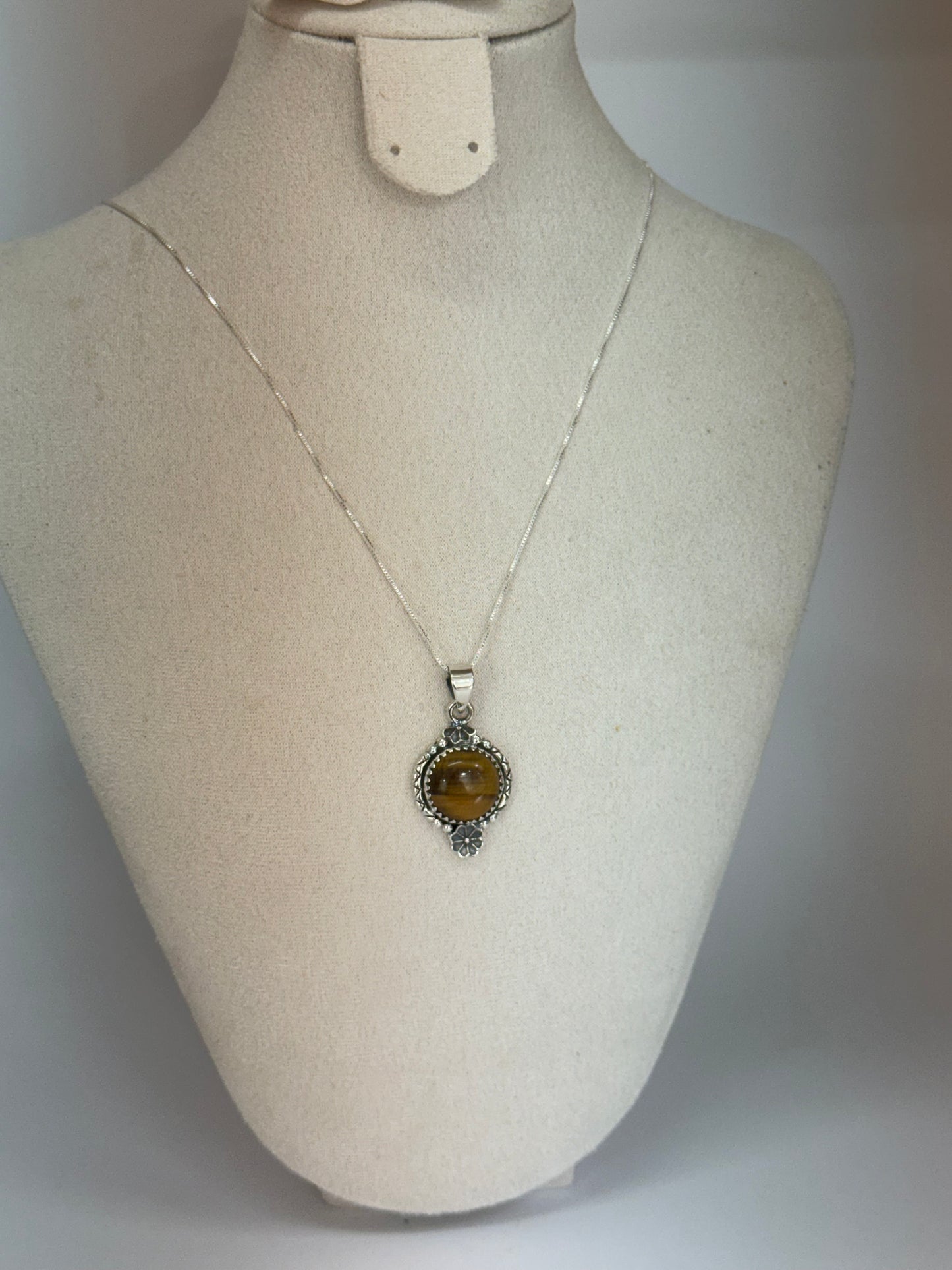 Pendentif Œil de Tigre – Force & Protection