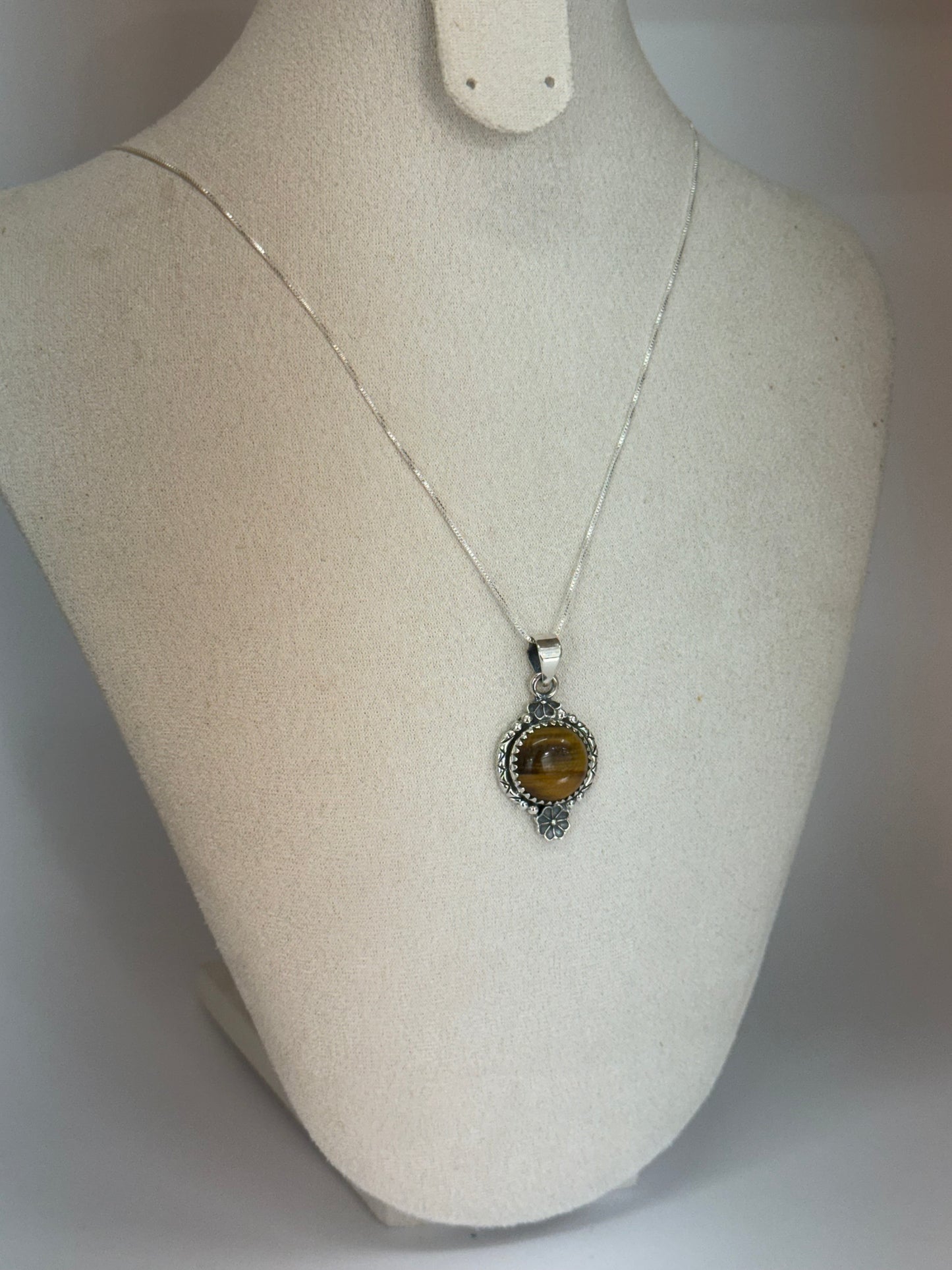 Pendentif Œil de Tigre – Force & Protection