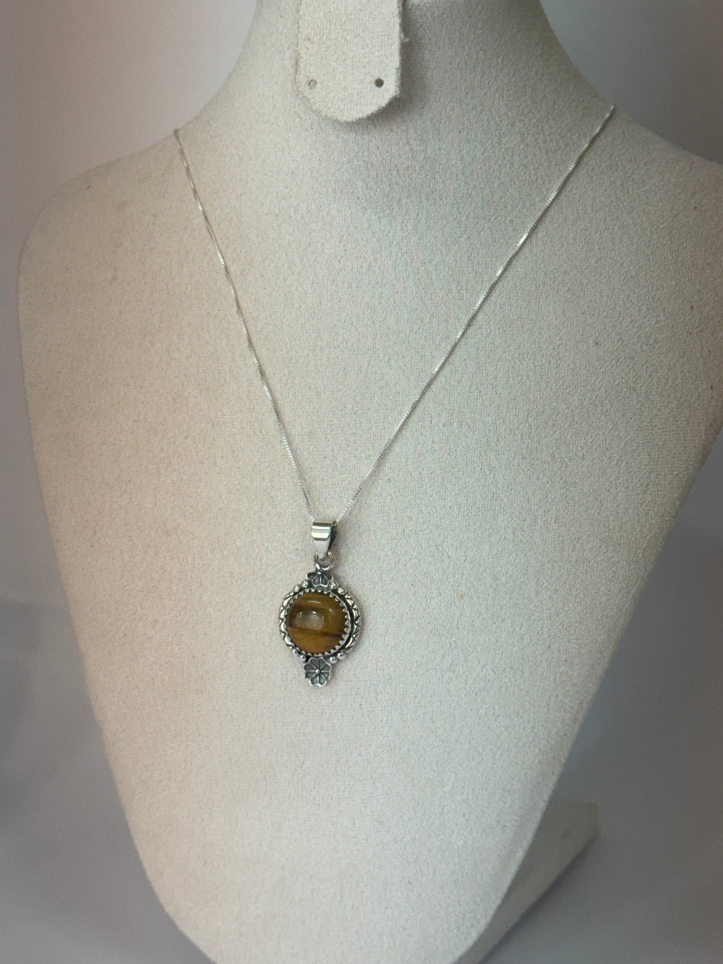 Pendentif Œil de Tigre – Force & Protection