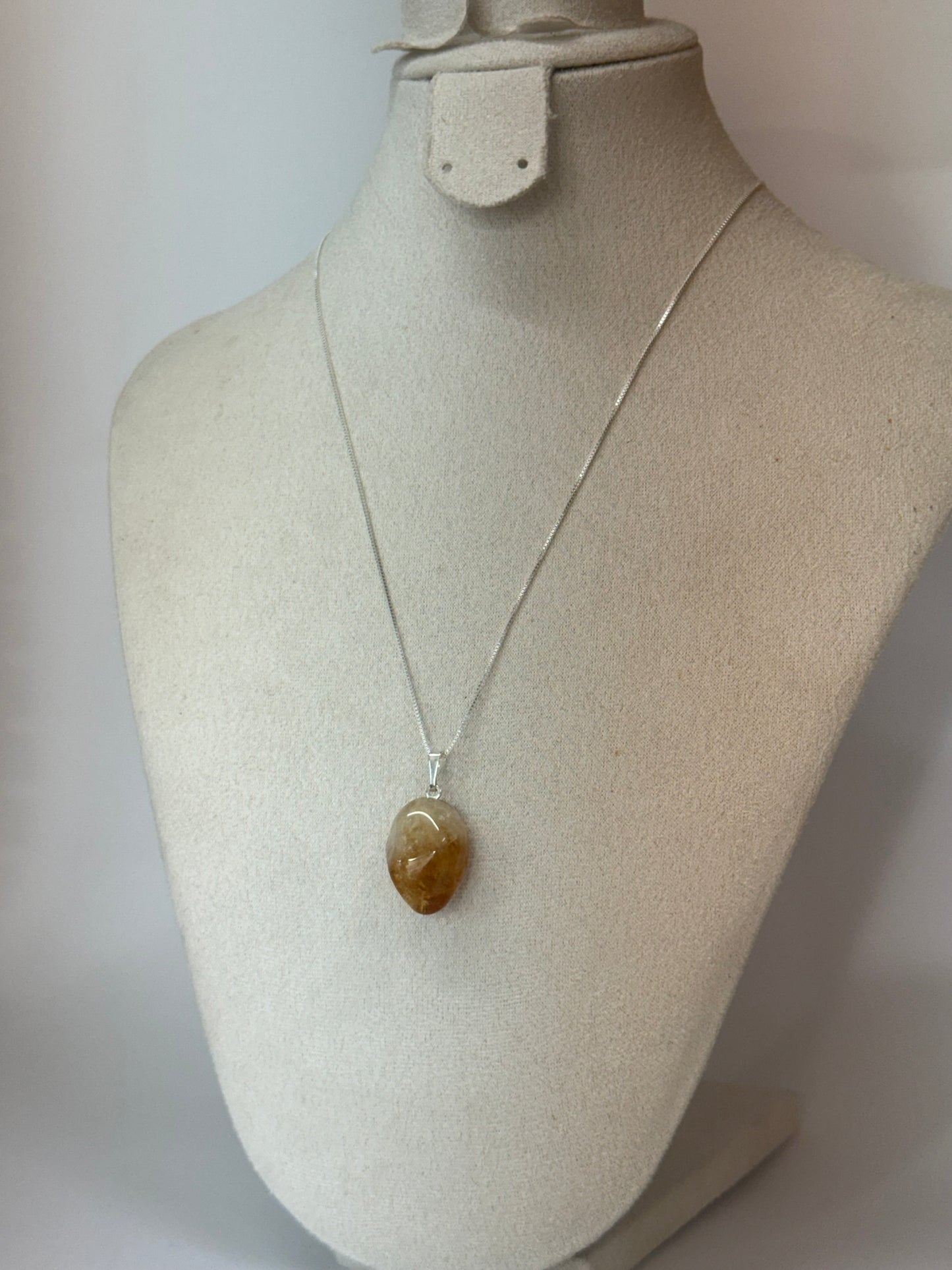 Pendentif Citrine – Énergie & Rayonnement