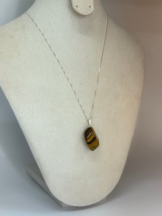 Pendentif en Œil de Tigre – Force & Protection