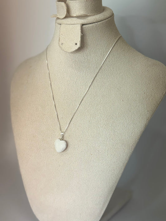 Pendentif Cœur en Howlite Blanche – Apaisement & Clarté