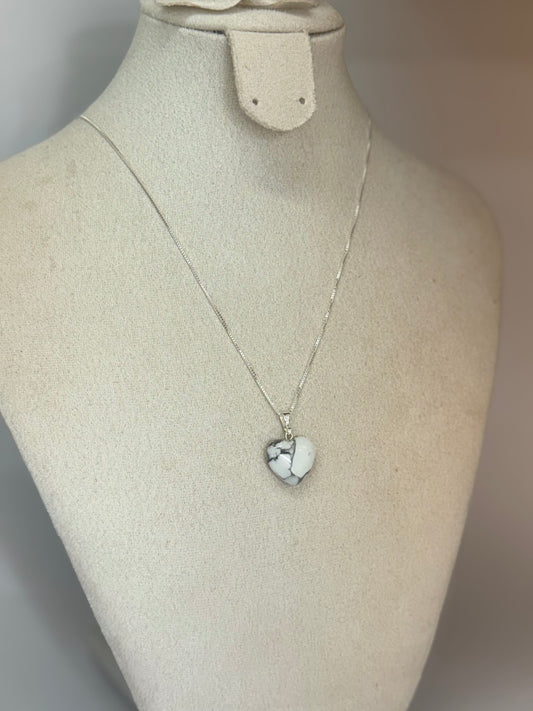 Pendentif Cœur en Howlite Marbrée – Équilibre & Douceur