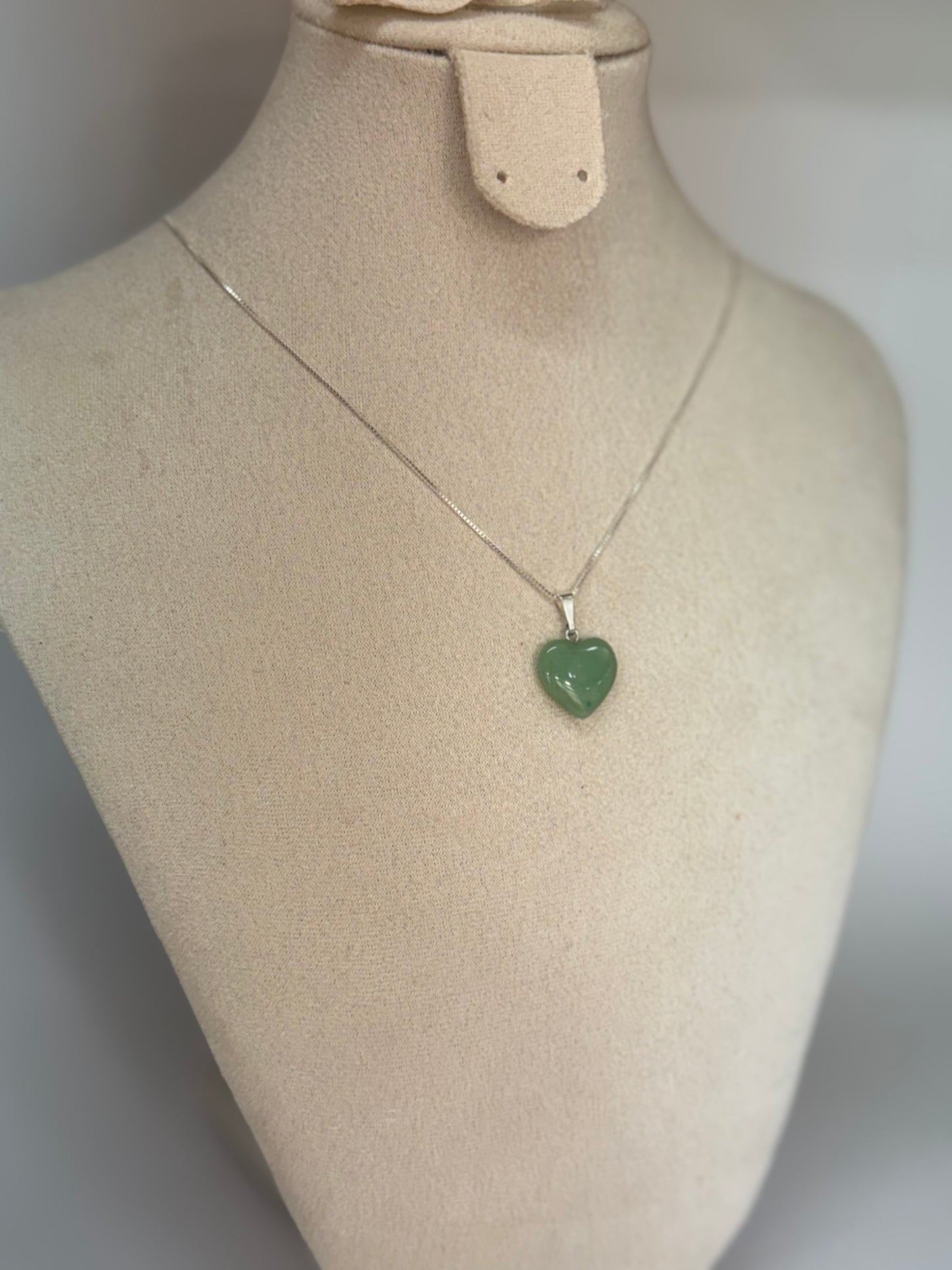 Pendentif Cœur en Jade Vert – Chance & Sérénité